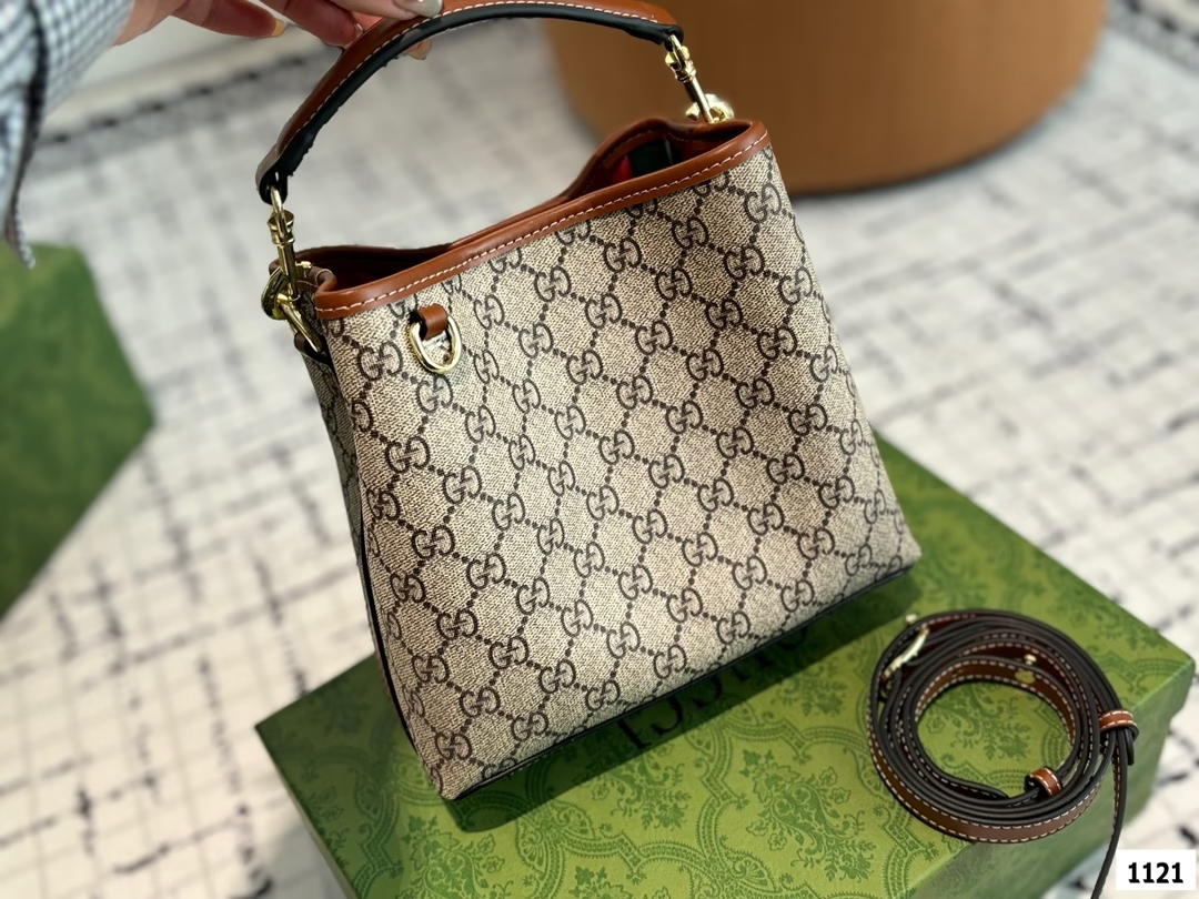 GG Emblem new arrival tote bag size:  21*19 cm