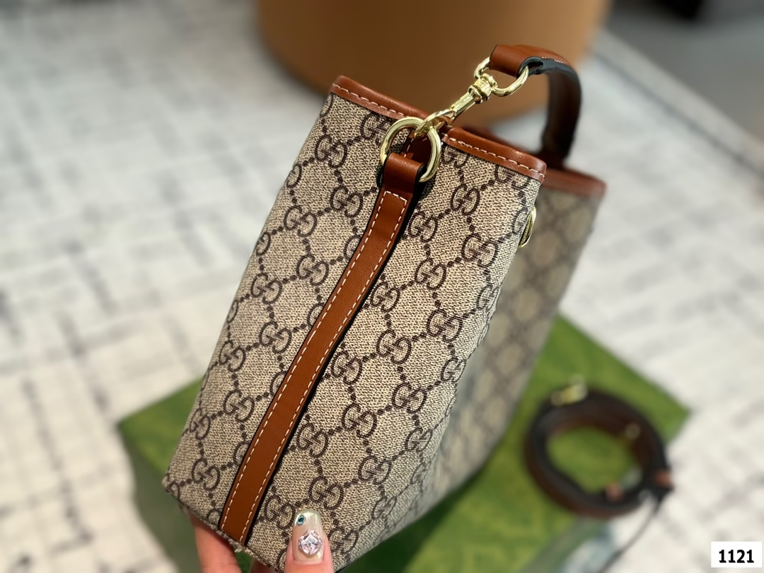 GG Emblem new arrival tote bag size:  21*19 cm