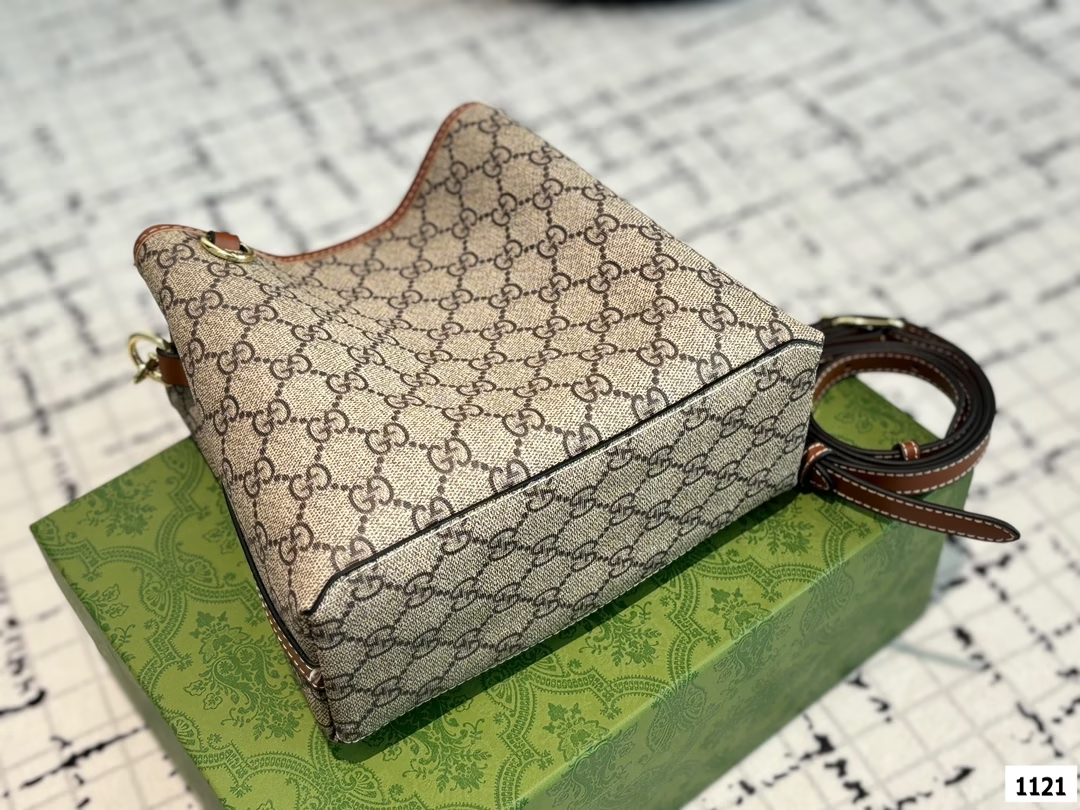 GG Emblem new arrival tote bag size:  21*19 cm