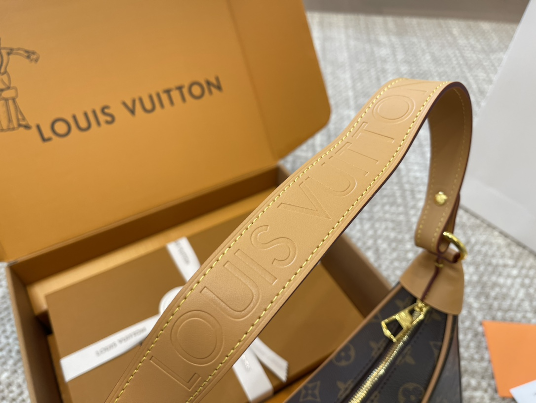 Louis new arrival hobo bag size:30*8*28cm