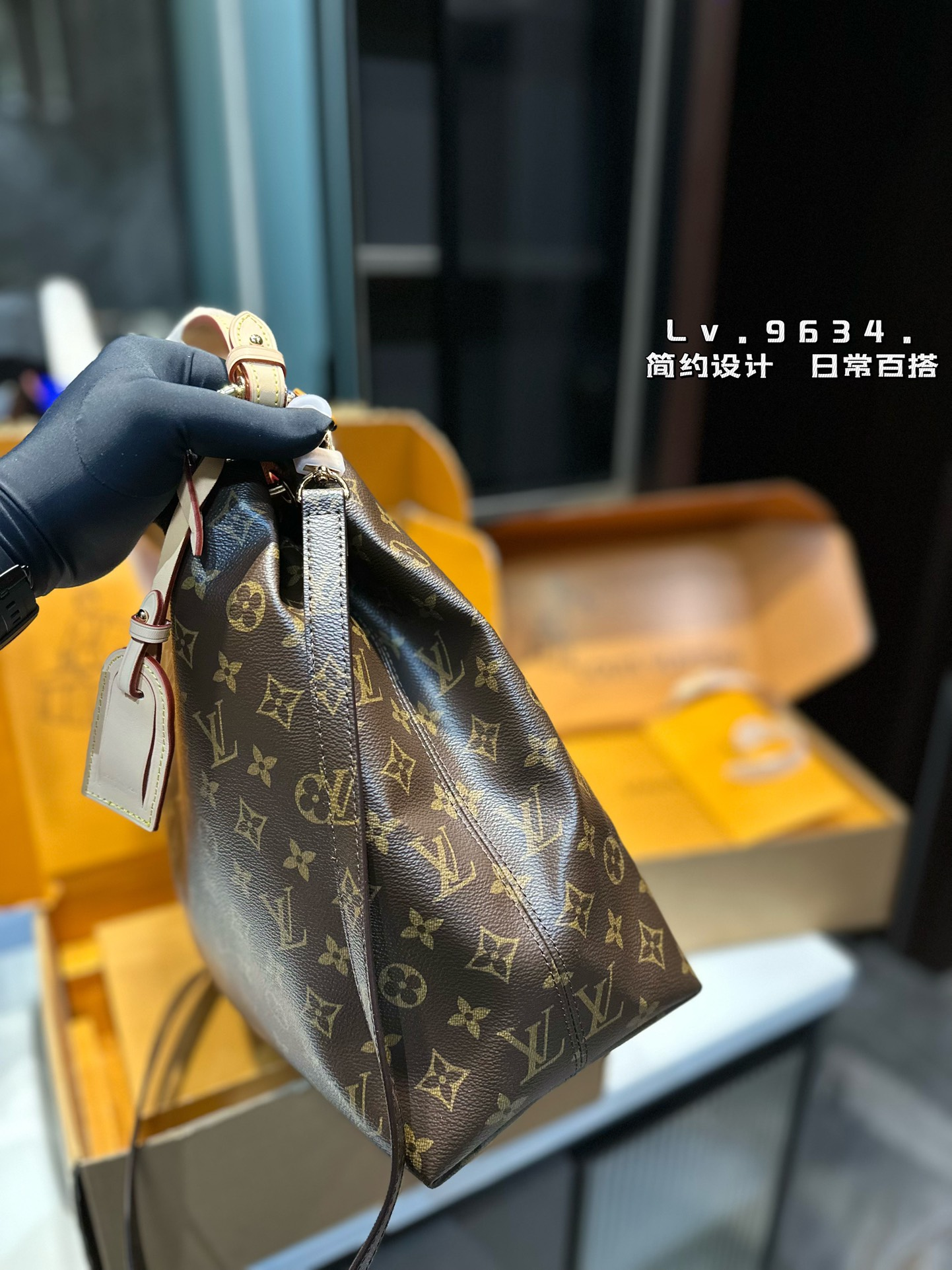 Louis new arrival graceful MM bag size: 36*33 cm