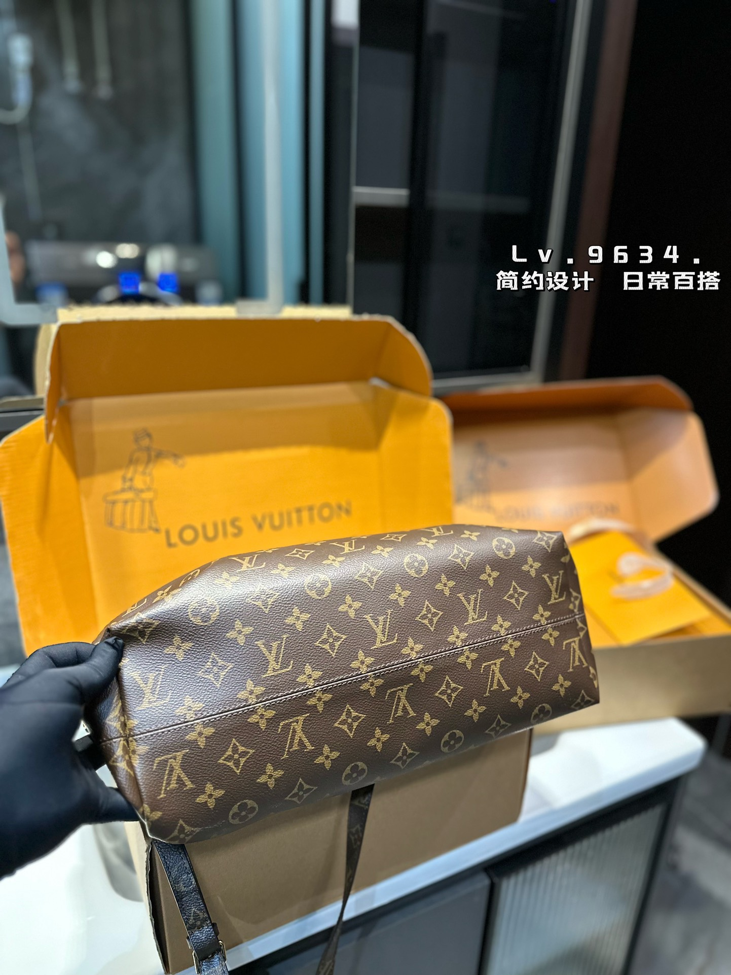 Louis new arrival graceful MM bag size: 36*33 cm