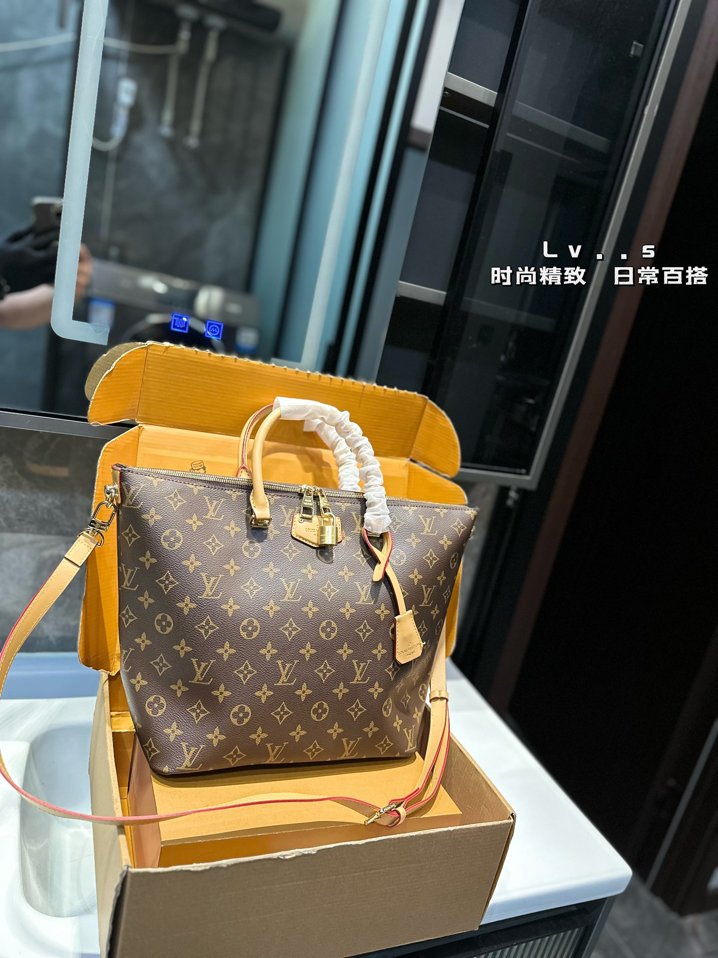 louis-new-arrival-tote-bag-size-29-28-cm-5748