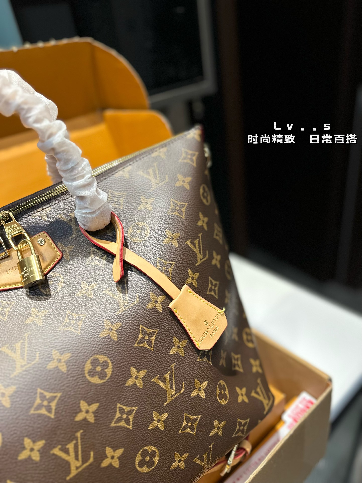 Louis new arrival tote bag size:29 * 28 cm