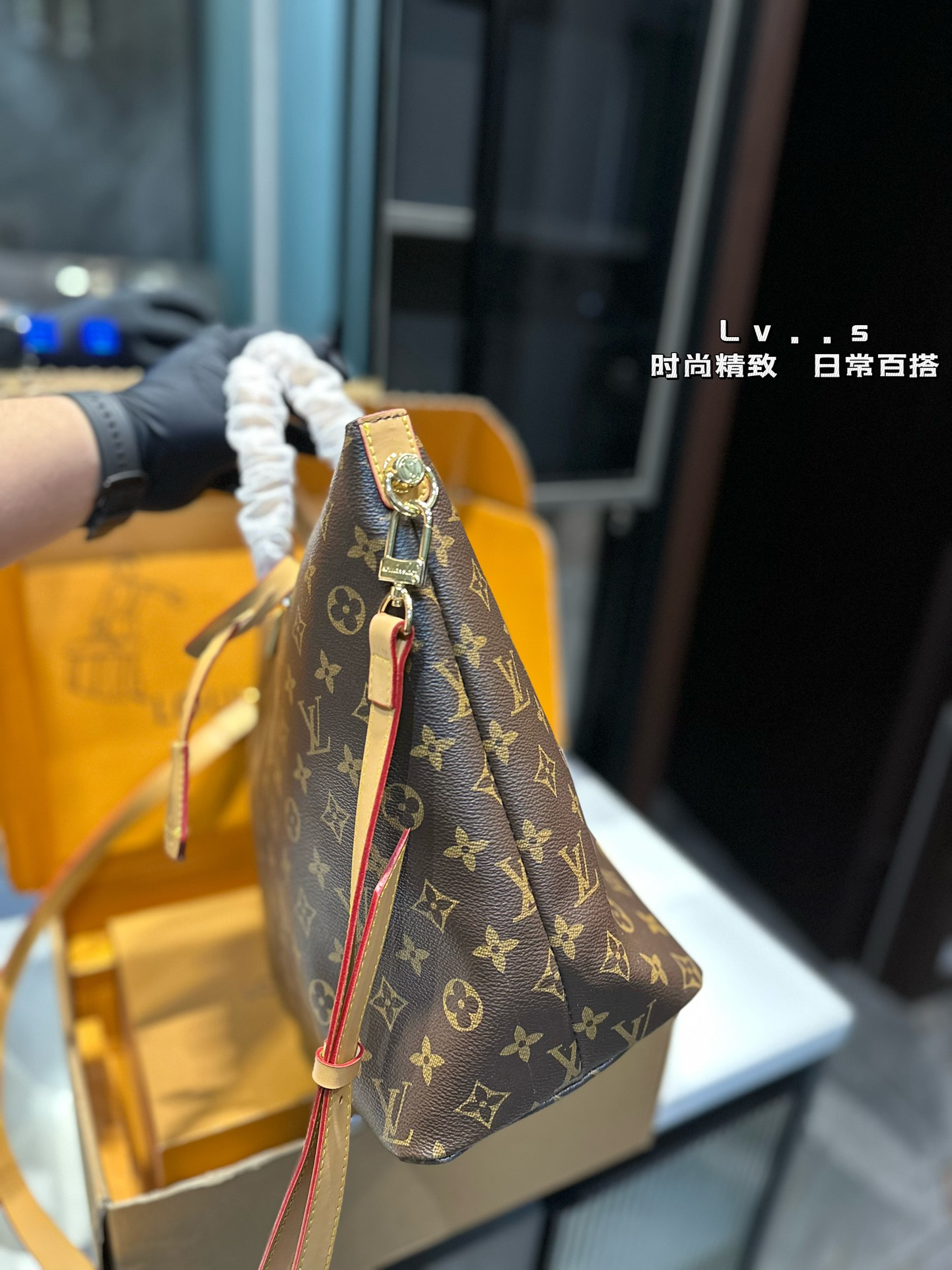 Louis new arrival tote bag size:29 * 28 cm