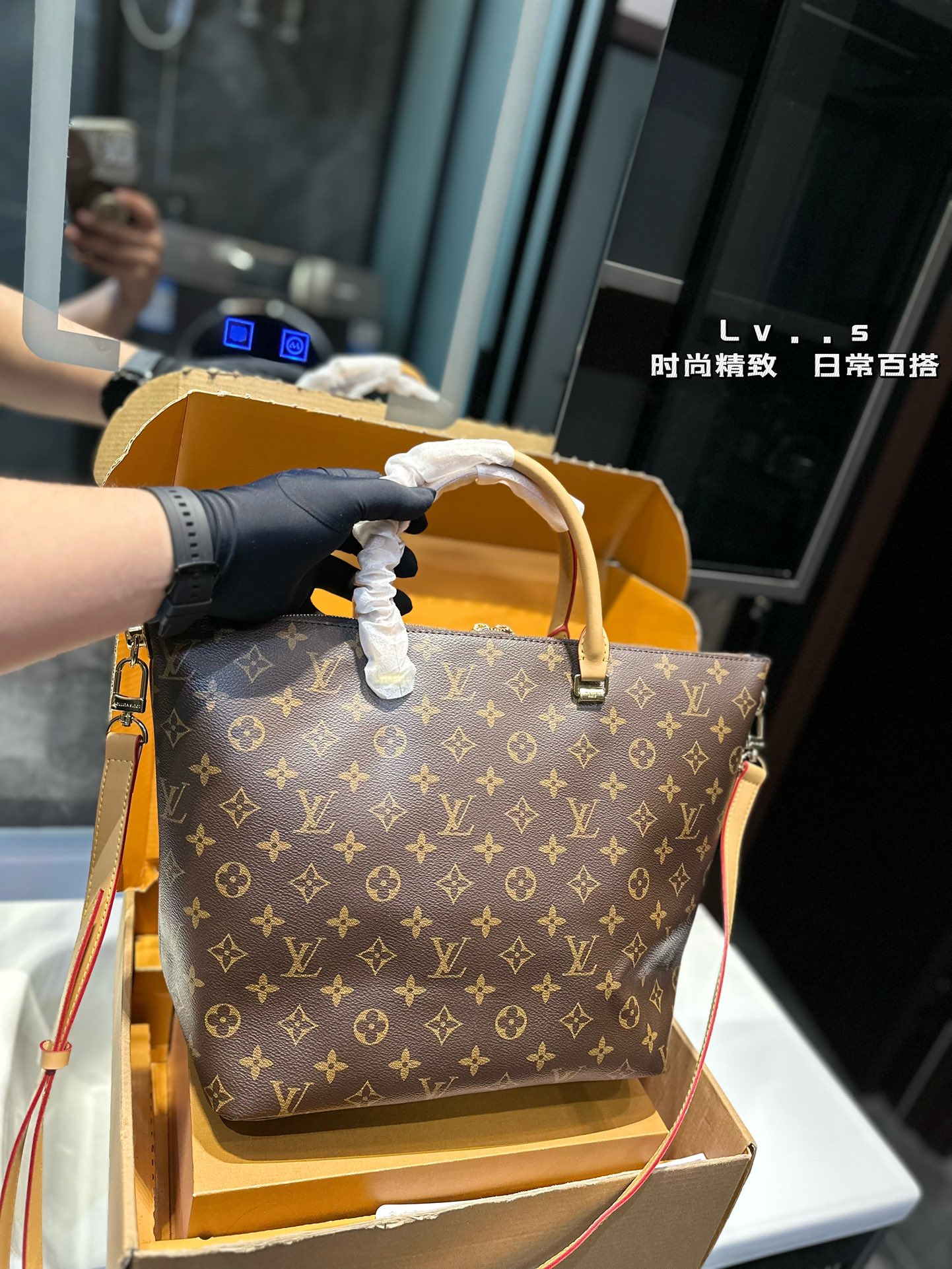 Louis new arrival tote bag size:29 * 28 cm