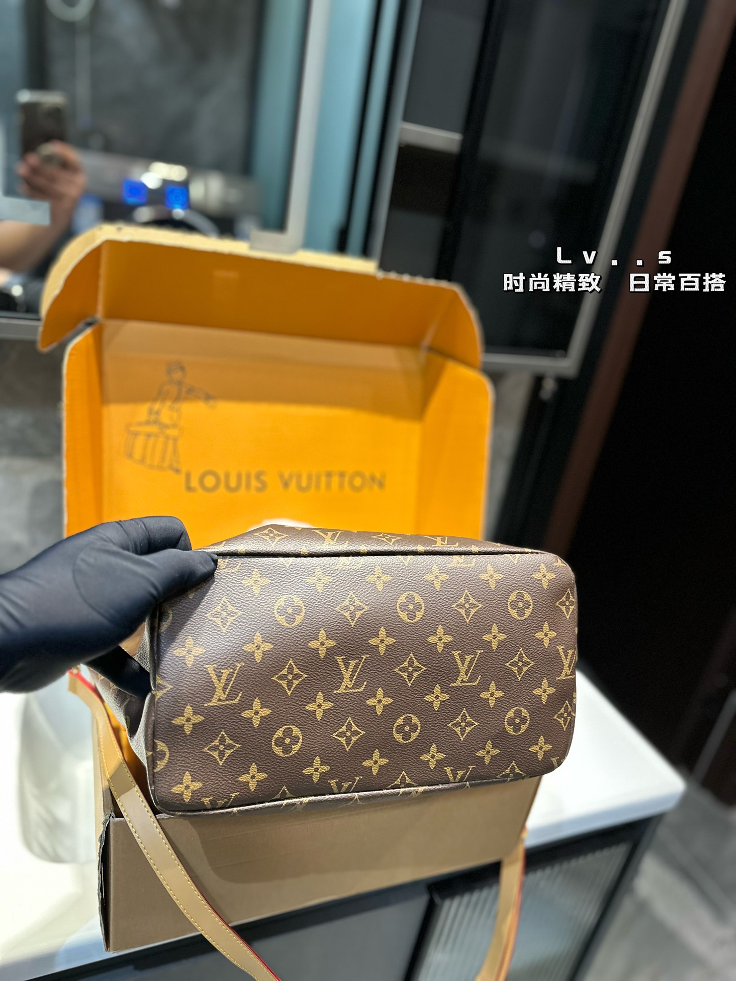 Louis new arrival tote bag size:29 * 28 cm