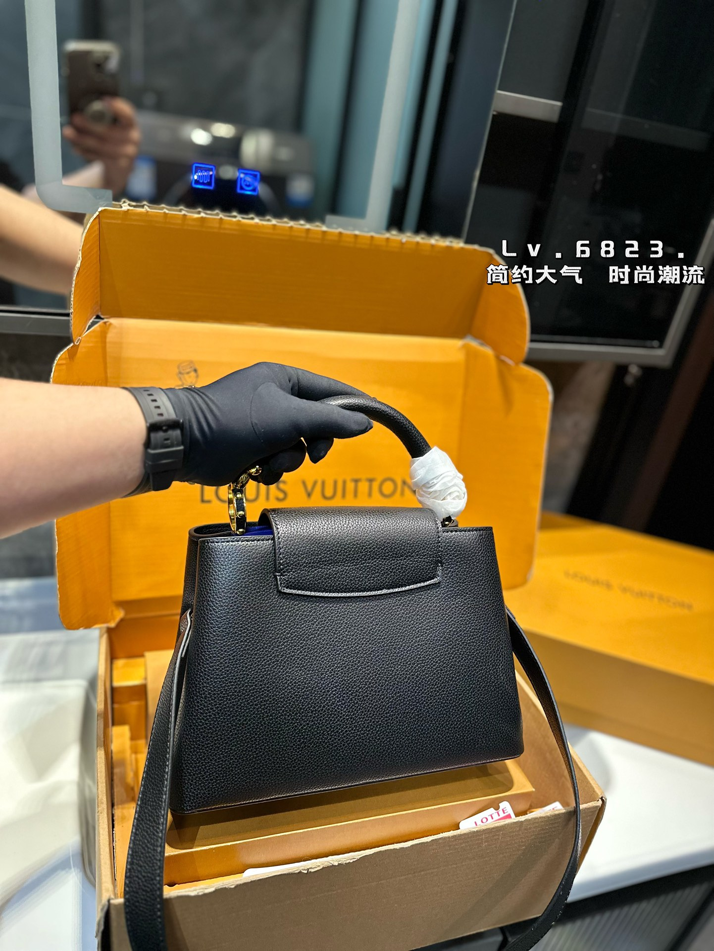 louis-new-arrival-capucines-monogram-bag-7074