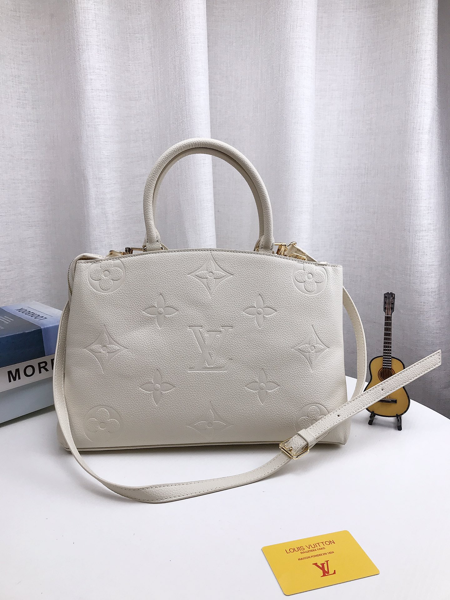 louis-new-arrival-tote-bag-size-35-22cm-6102