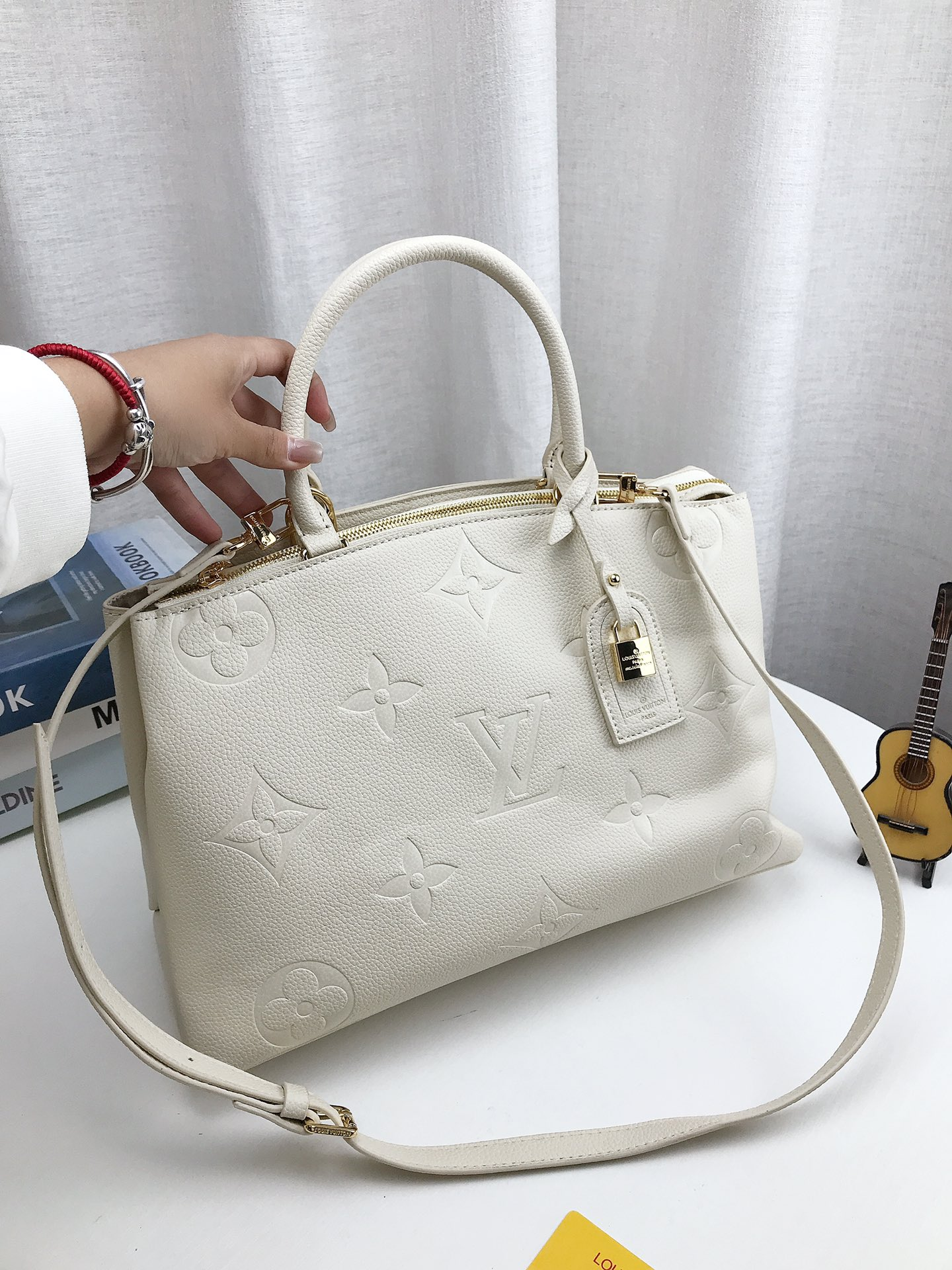 louis-new-arrival-tote-bag-size-35-22cm-6102