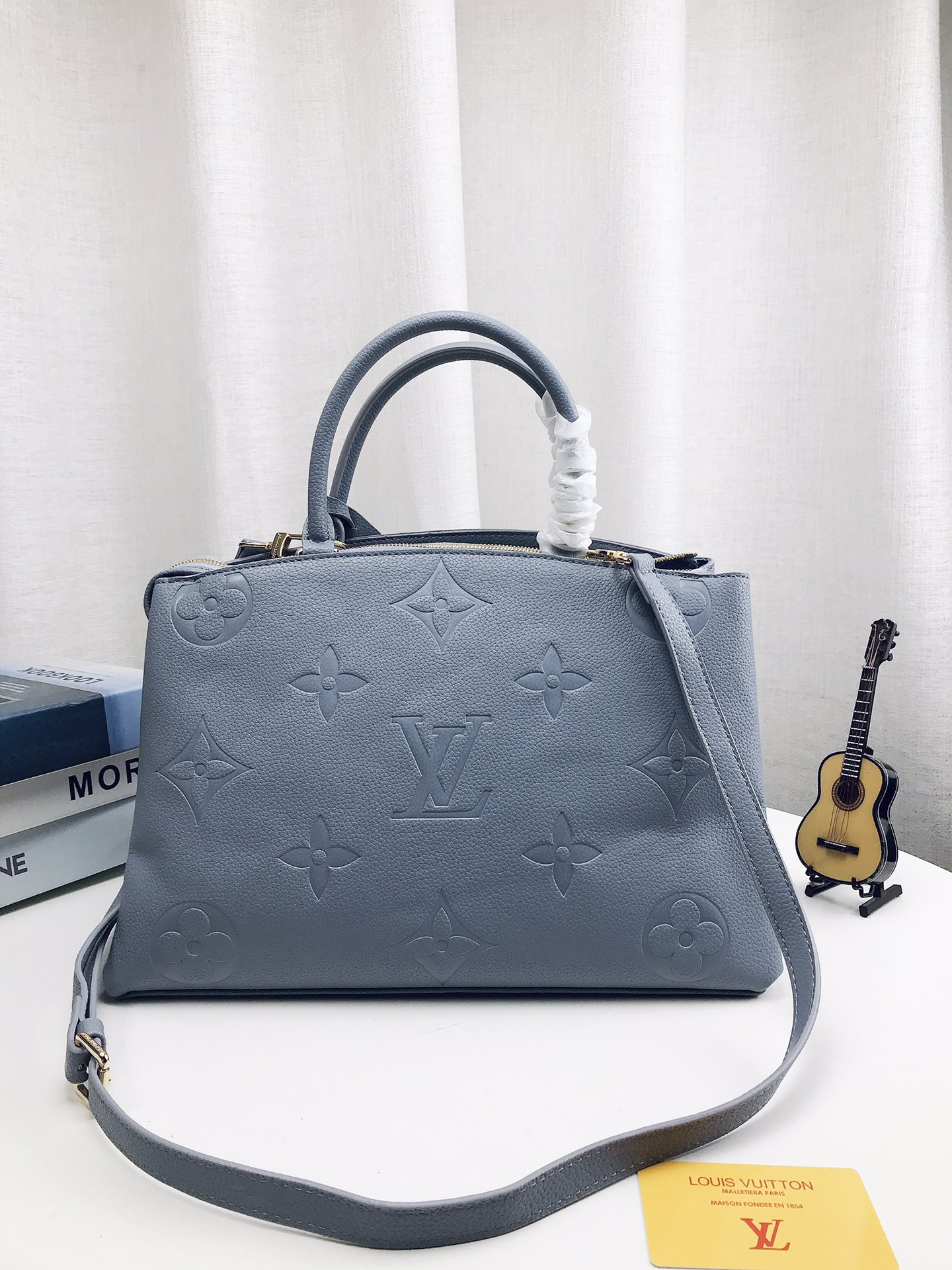 louis-new-arrival-tote-bag-size-35-22cm-6102