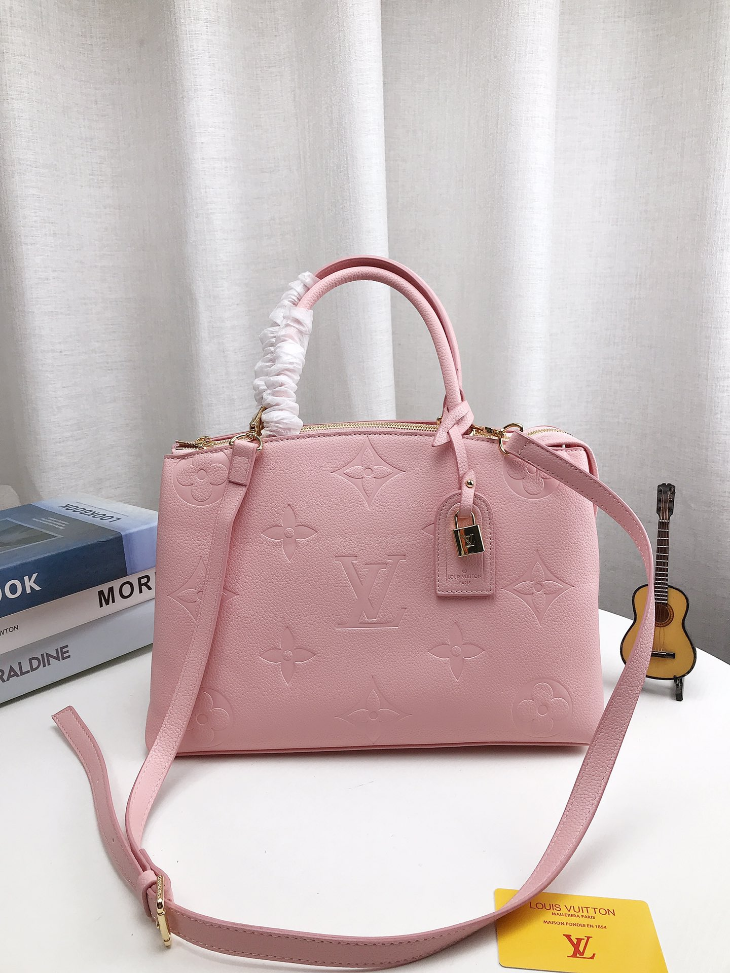 louis-new-arrival-tote-bag-size-35-22cm-6102