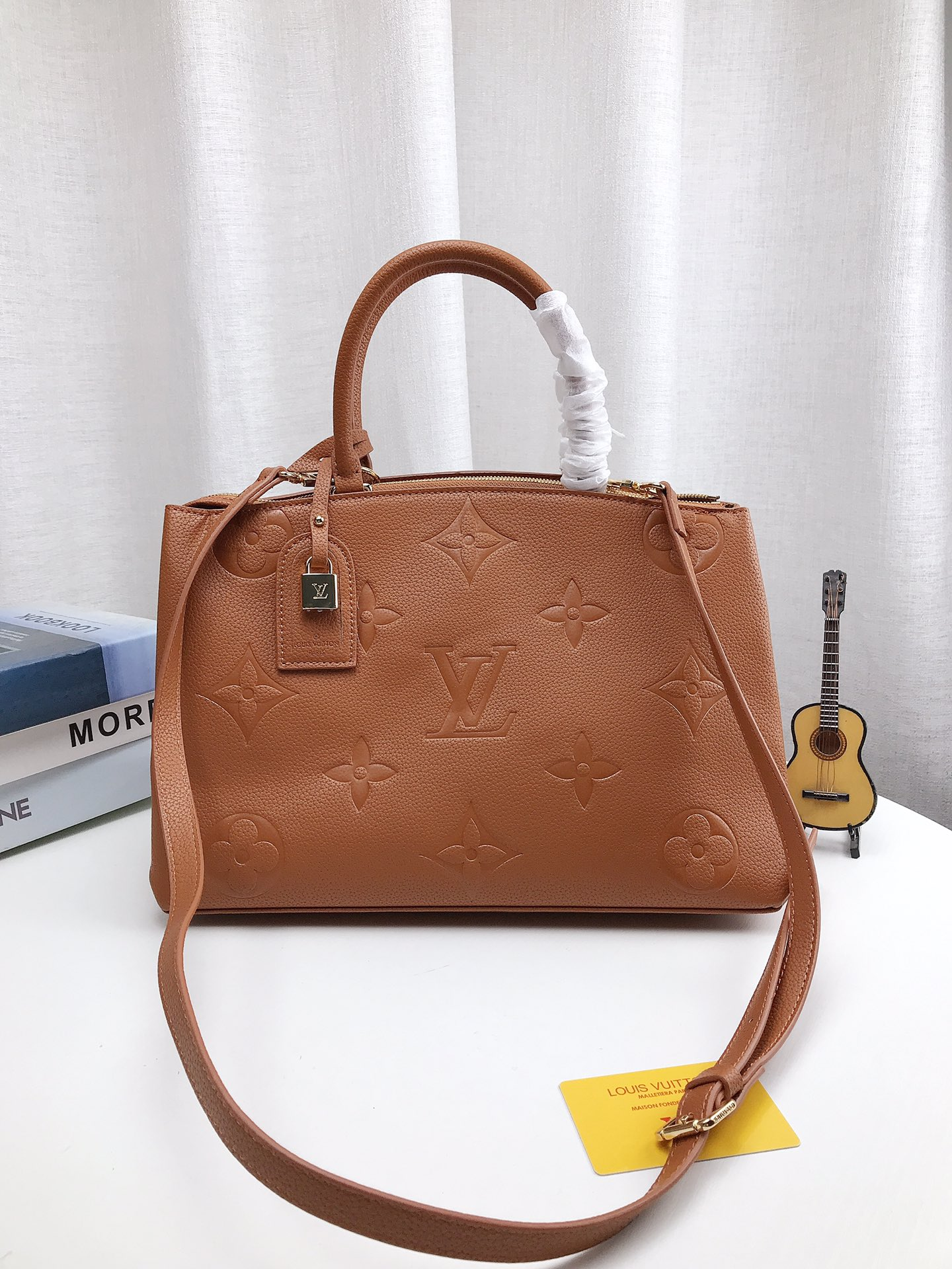 louis-new-arrival-tote-bag-size-35-22cm-6102