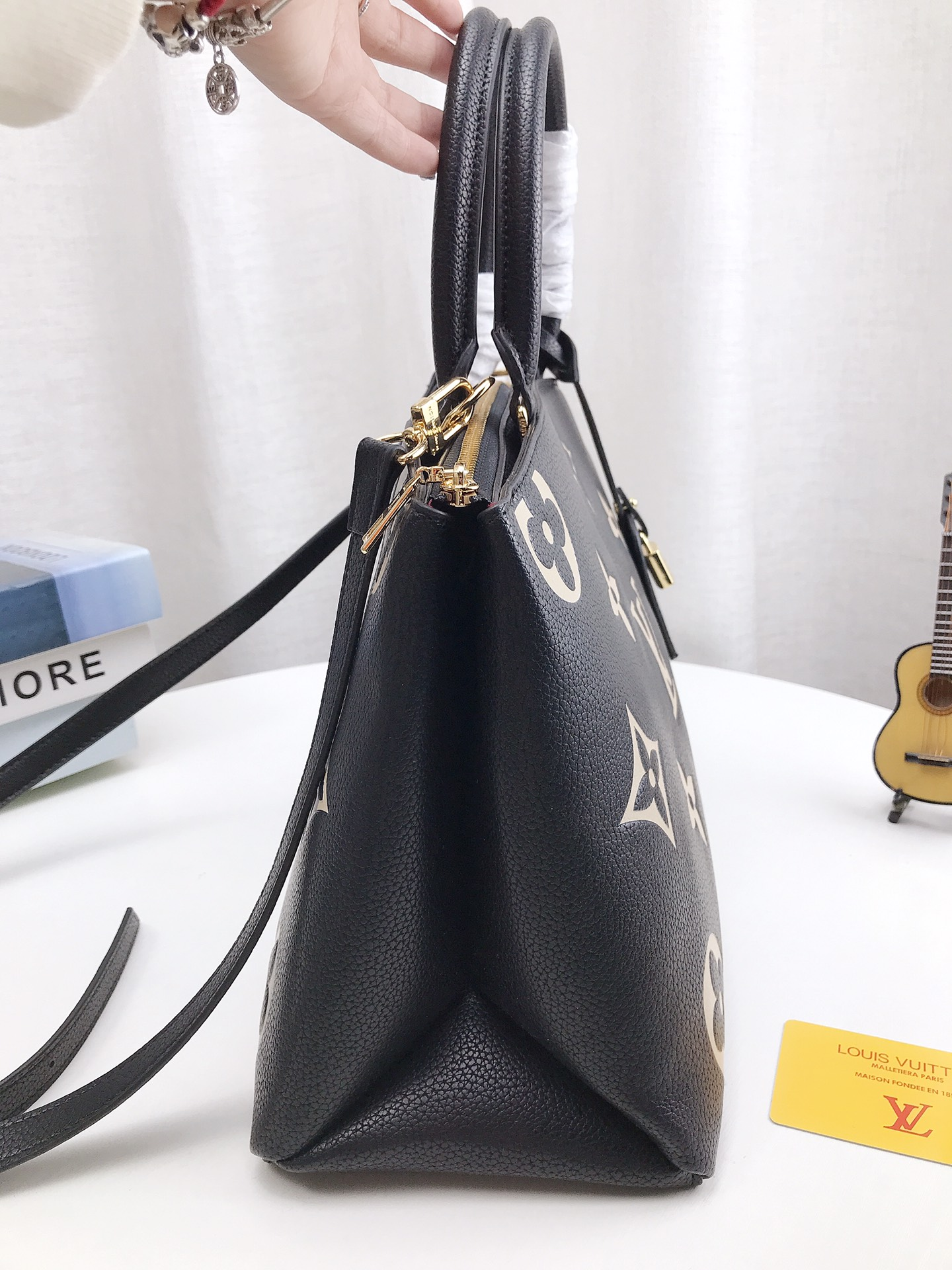 louis-new-arrival-tote-bag-02-size-35-22cm-4150