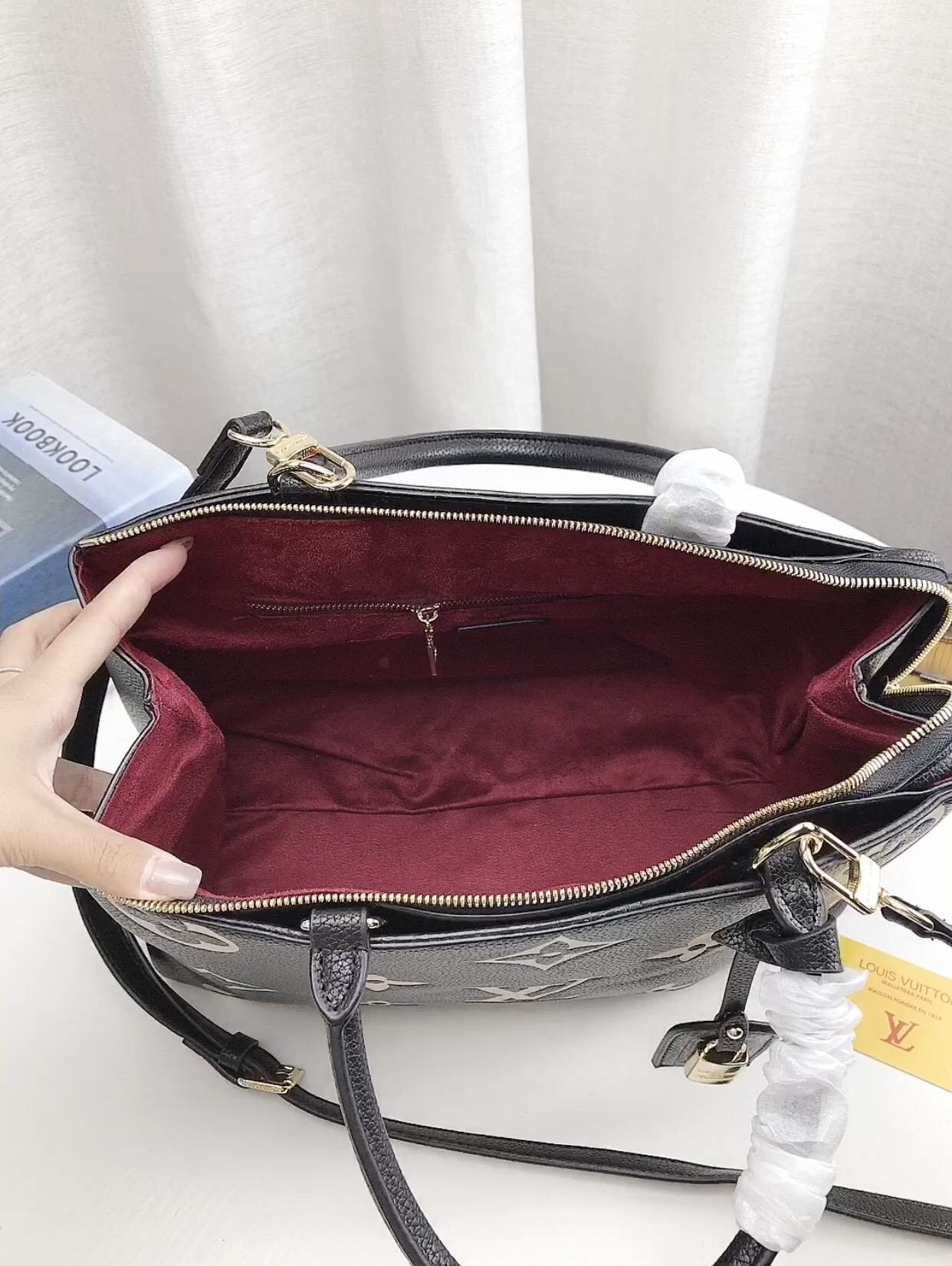 louis-new-arrival-tote-bag-02-size-35-22cm-4150