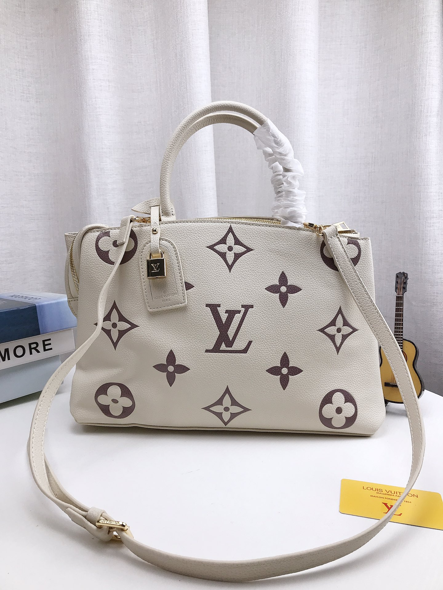 louis-new-arrival-tote-bag-02-size-35-22cm-4150