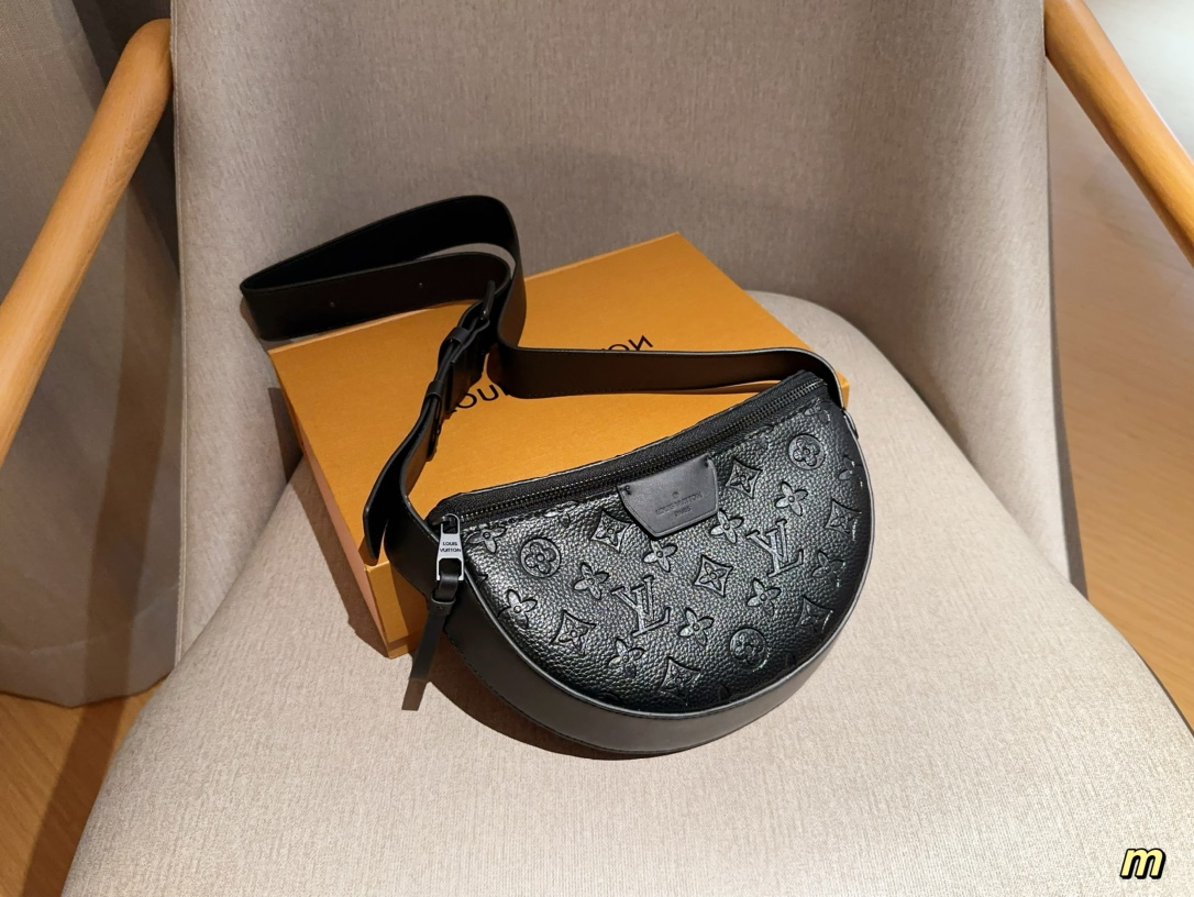 louis-moon-crossbody-men-and-women-bag-size-24-16-4-cm-661