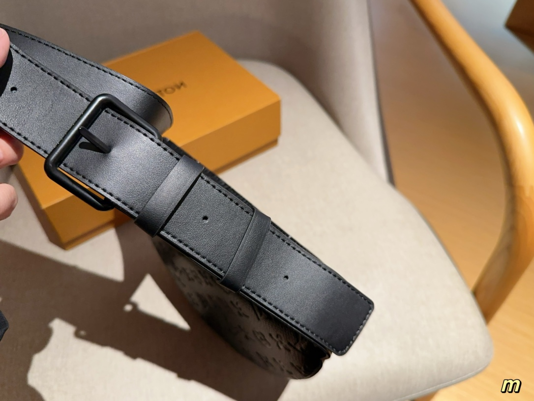 louis-moon-crossbody-men-and-women-bag-size-24-16-4-cm-661