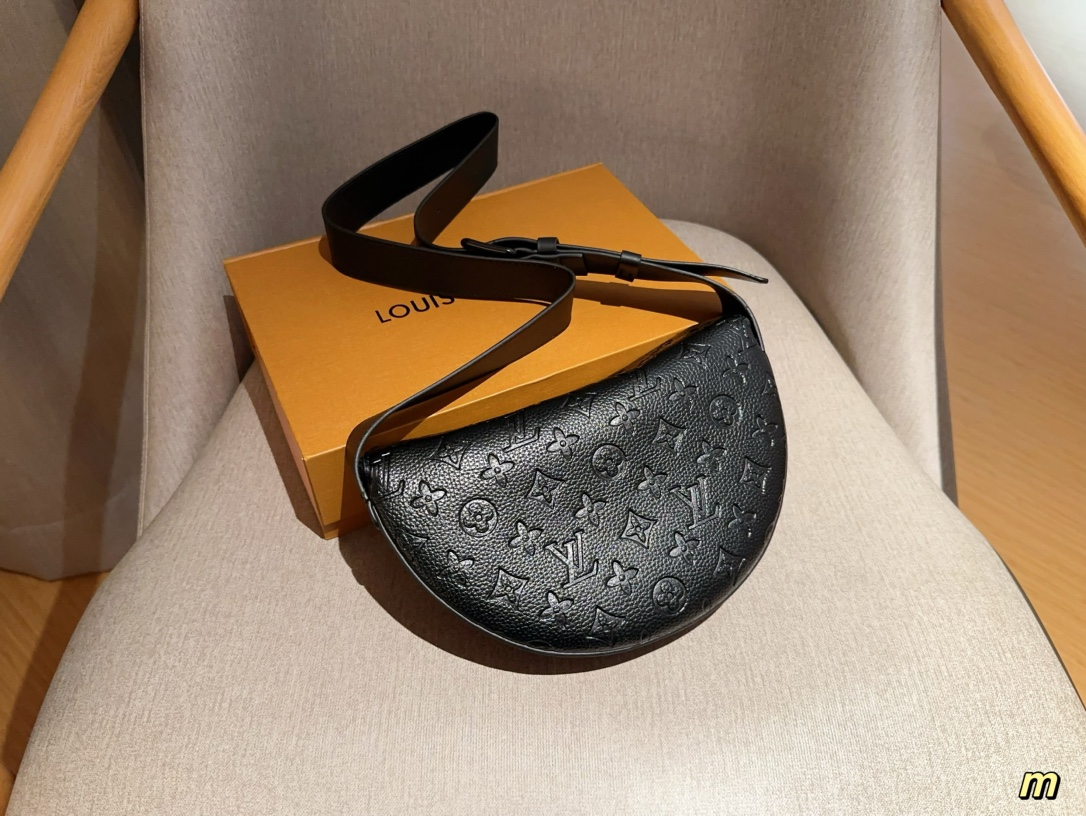 louis-moon-crossbody-men-and-women-bag-size-24-16-4-cm-661