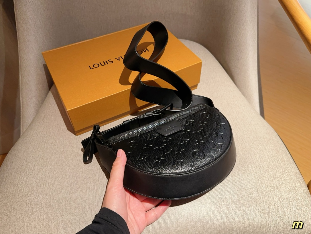 louis-moon-crossbody-men-and-women-bag-size-24-16-4-cm-661