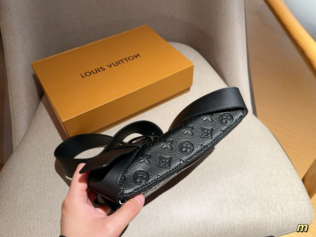 louis-moon-crossbody-men-and-women-bag-size-24-16-4-cm-661