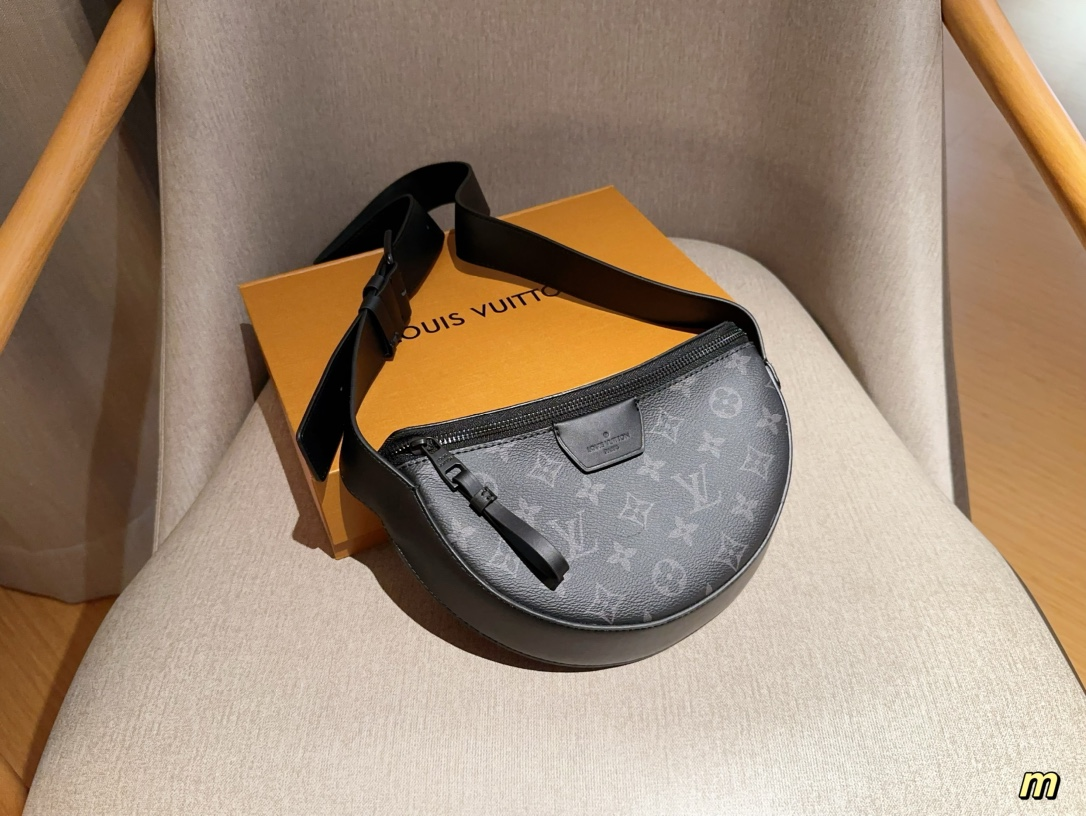 louis-moon-crossbody-men-and-women-bag-size-24-16-4-cm-661