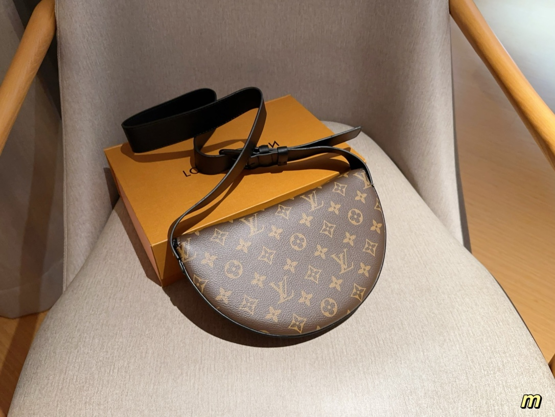 louis-moon-crossbody-men-and-women-bag-size-24-16-4-cm-661