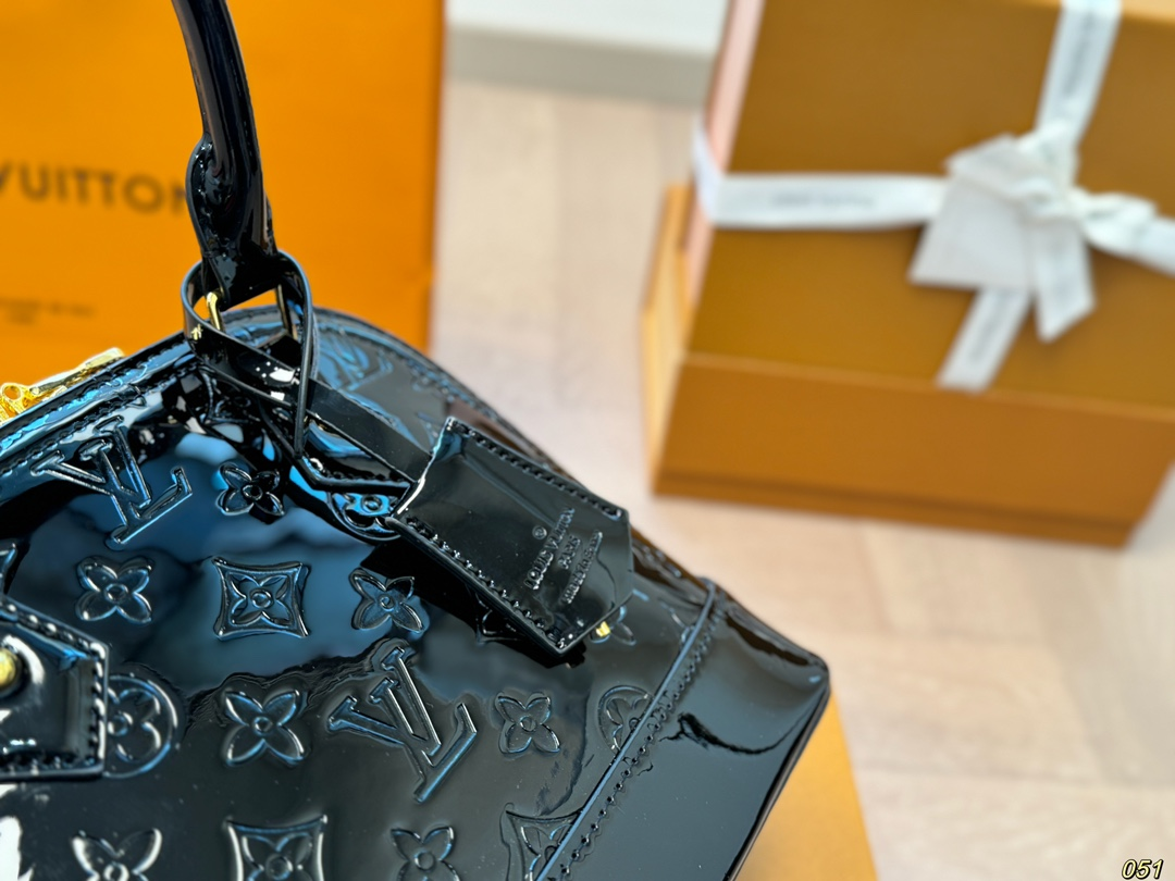 louis-2024-new-arrival-bb-bag-size-24-18-cm-720