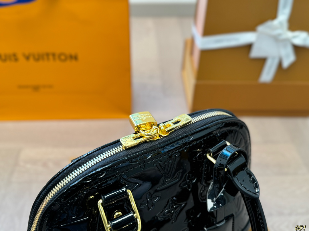 louis-2024-new-arrival-bb-bag-size-24-18-cm-720