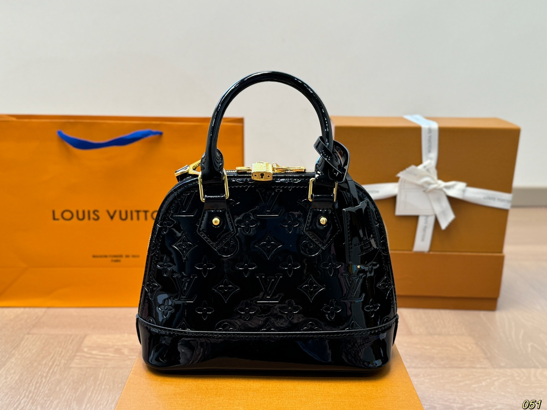 louis-2024-new-arrival-bb-bag-size-24-18-cm-720