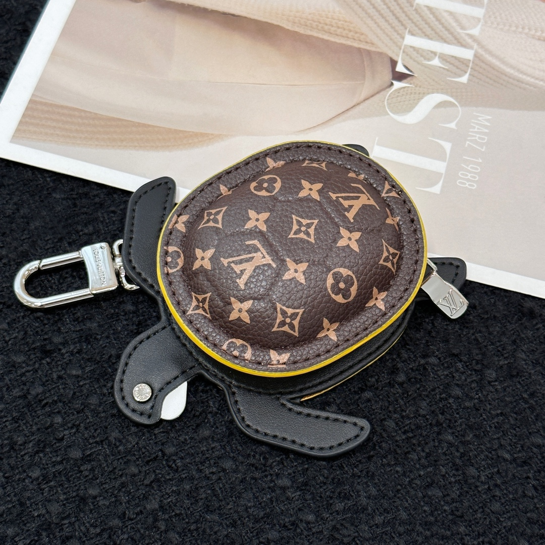 louis-new-arrival-turtle-pouch-key-wallet-3619