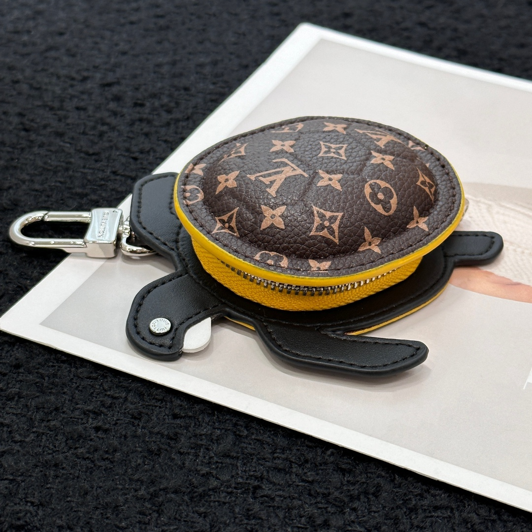 louis-new-arrival-turtle-pouch-key-wallet-3619