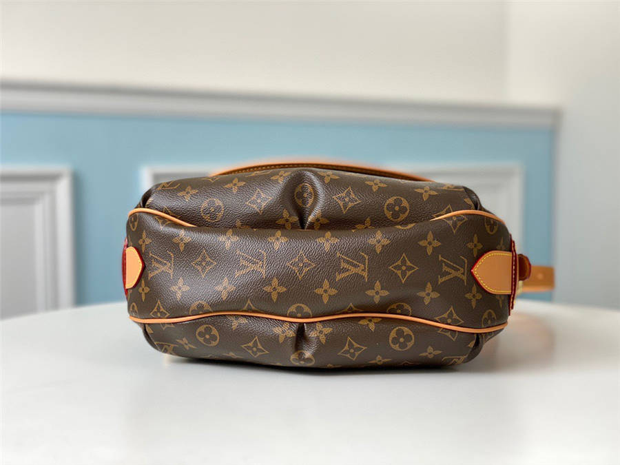Louis Monogram Canvas Tulum GM Bag size: 35 * 9 *26cm