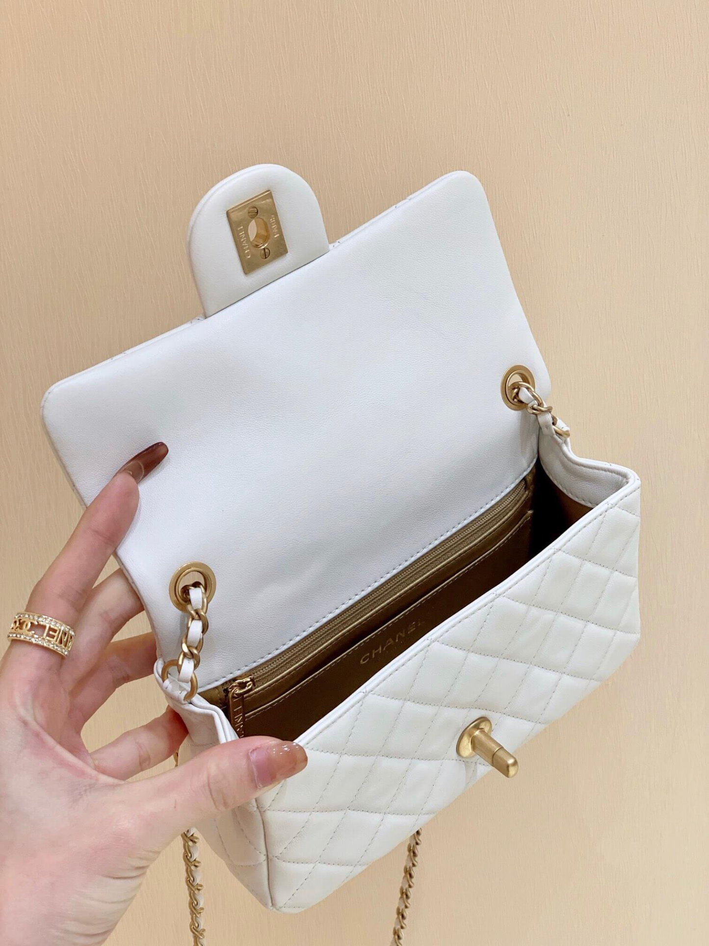 Cc Flap Bag Pearl Crush White lambskin size: 20 cm
