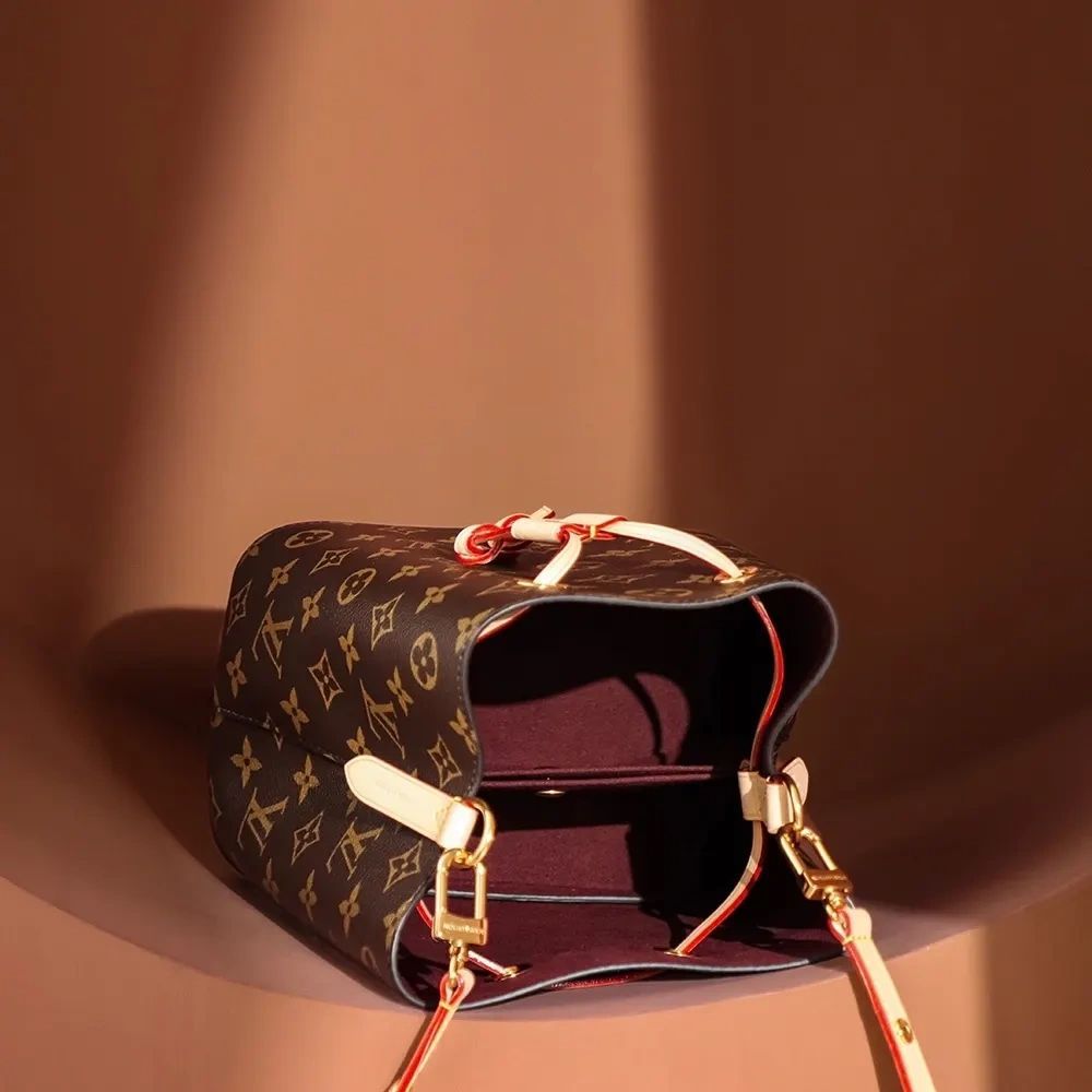 Louis neonoe bb mini bag size : 20��20��13 cm