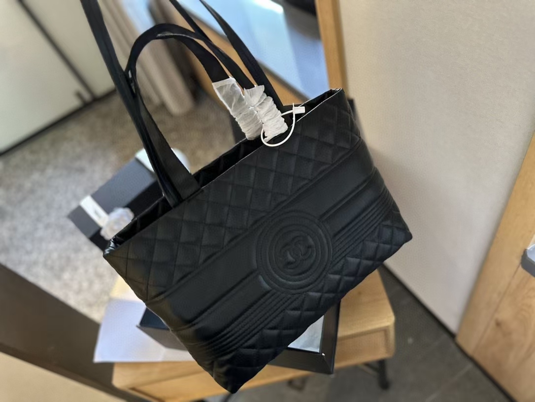 Cc new arrival tote bag size: 28 cm