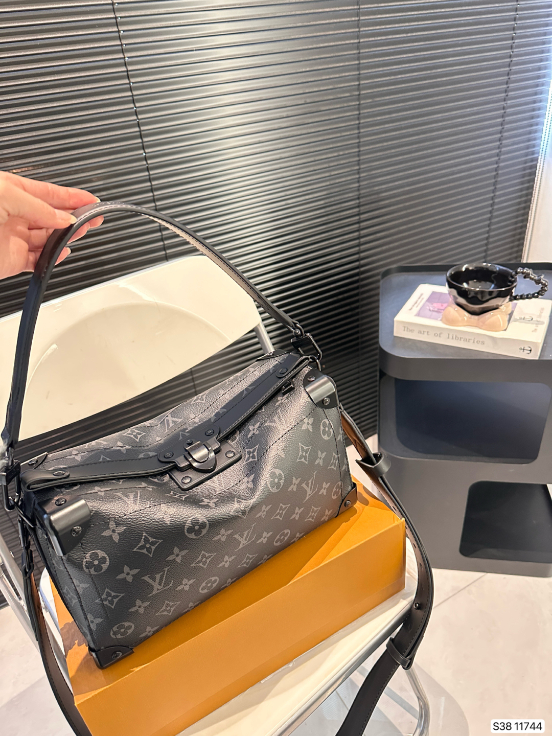 Louis new arrival Soul Trunk men bag size: 29*17 cm