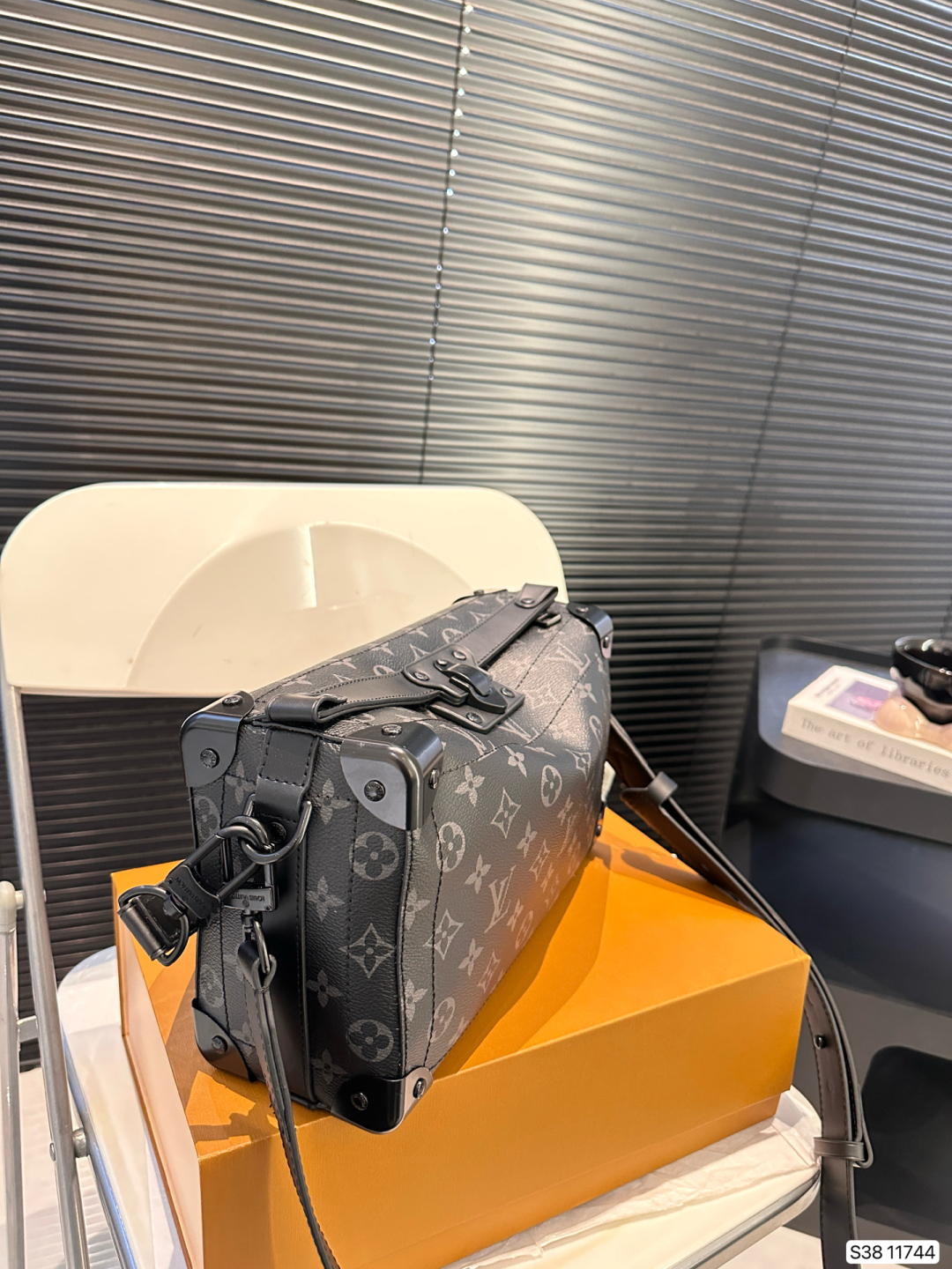 Louis new arrival Soul Trunk men bag size: 29*17 cm