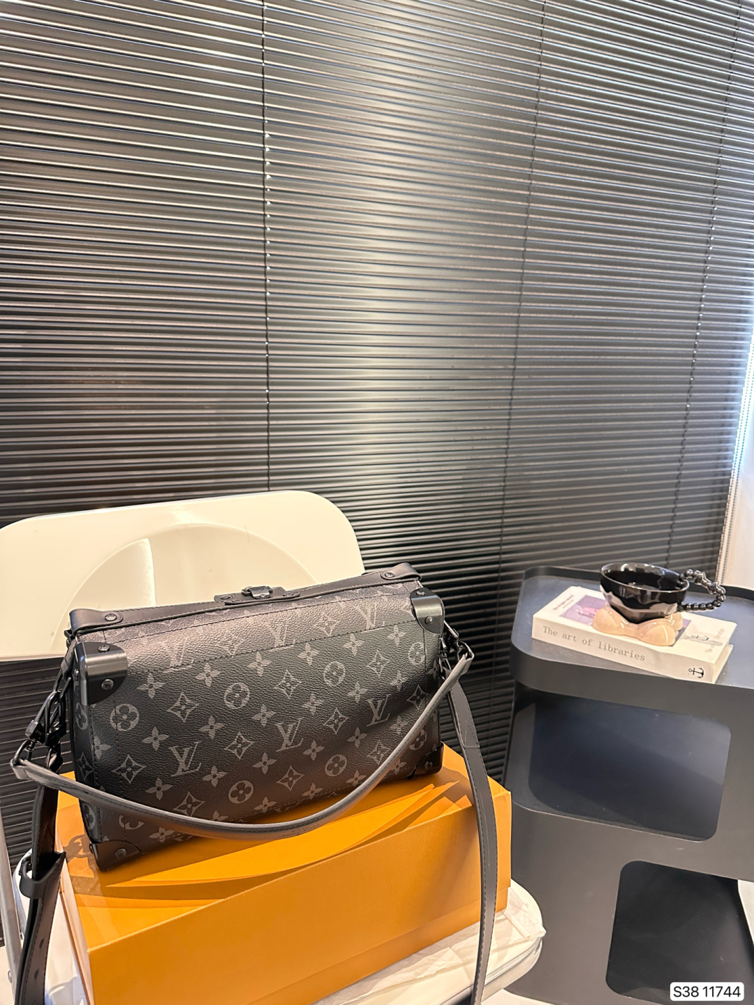 Louis new arrival Soul Trunk men bag size: 29*17 cm