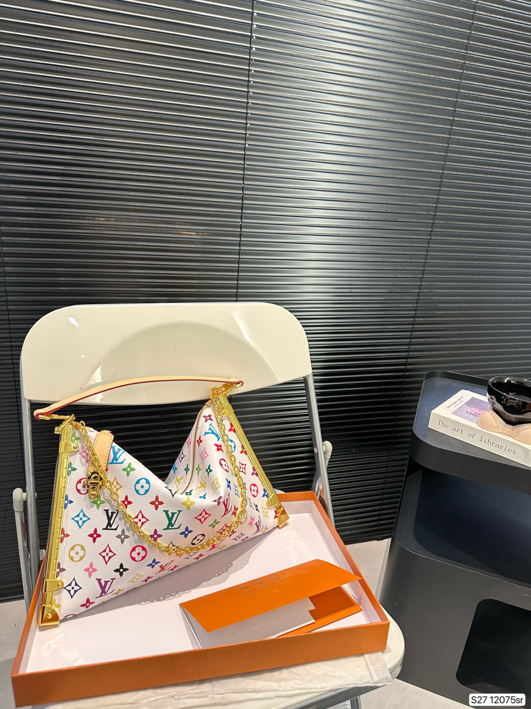 louis-new-arrival-luckytrunk-s-lock-bag-size-38-23-cm-9544