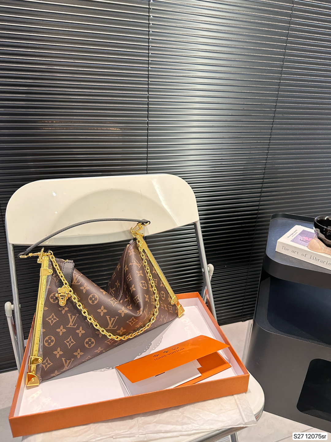 louis-new-arrival-luckytrunk-s-lock-bag-size-38-23-cm-9544