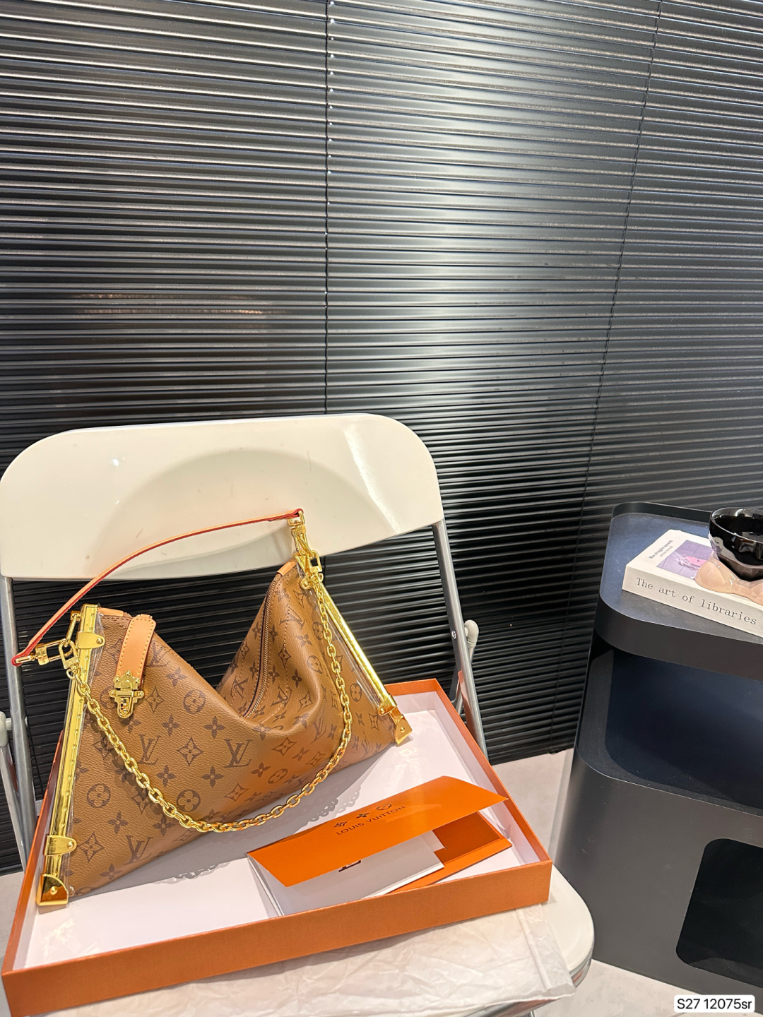 louis-new-arrival-luckytrunk-s-lock-bag-size-38-23-cm-9544