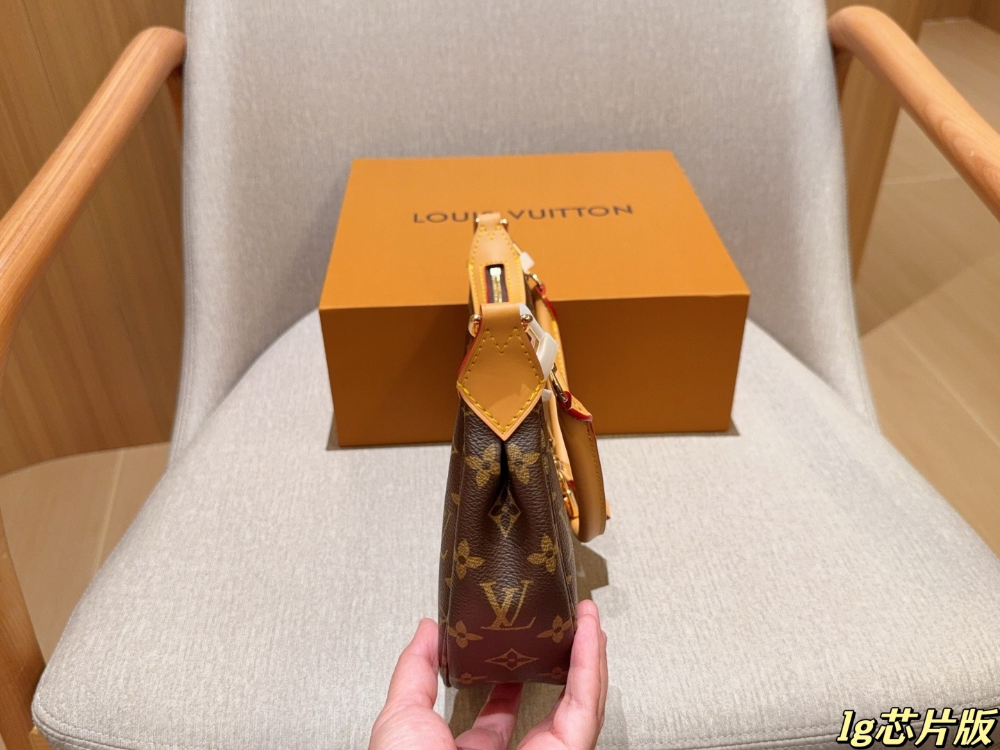 Louis new arrival looping hobo bag size: 27*14*6 cm