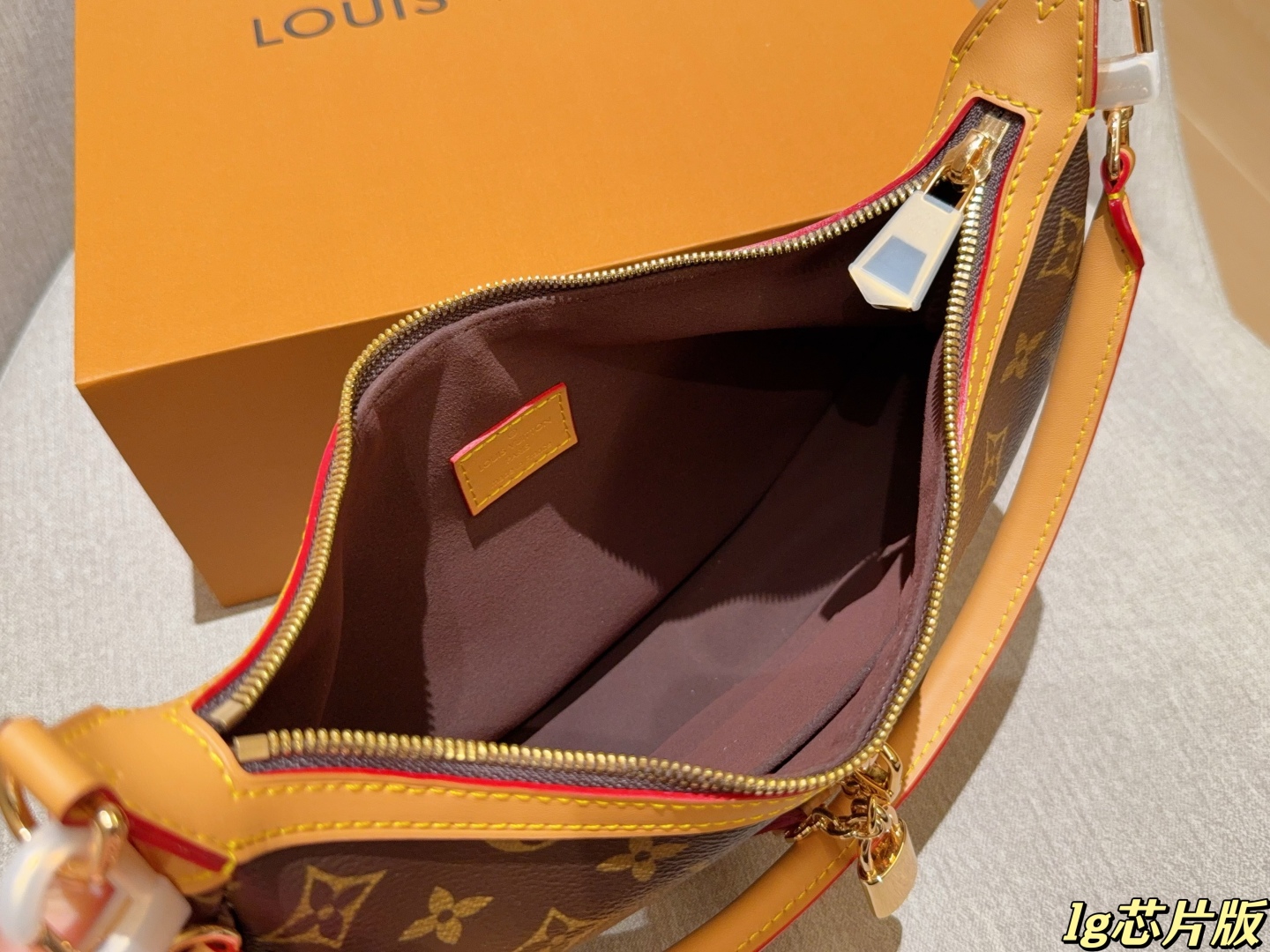Louis new arrival looping hobo bag size: 27*14*6 cm
