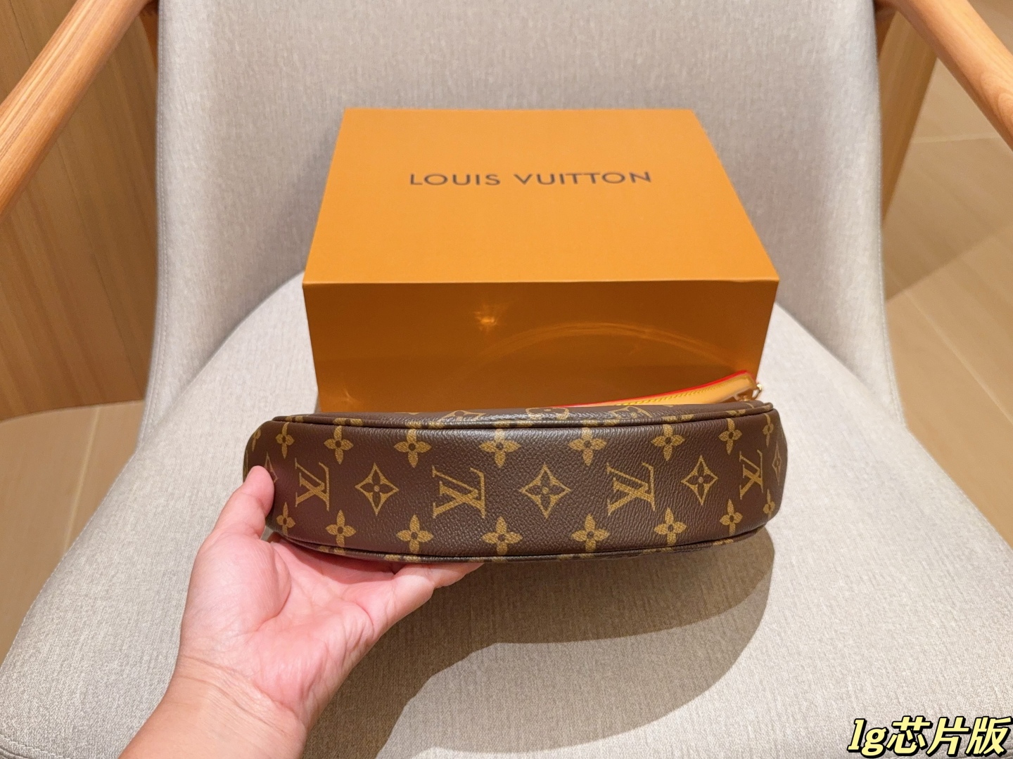 Louis new arrival looping hobo bag size: 27*14*6 cm