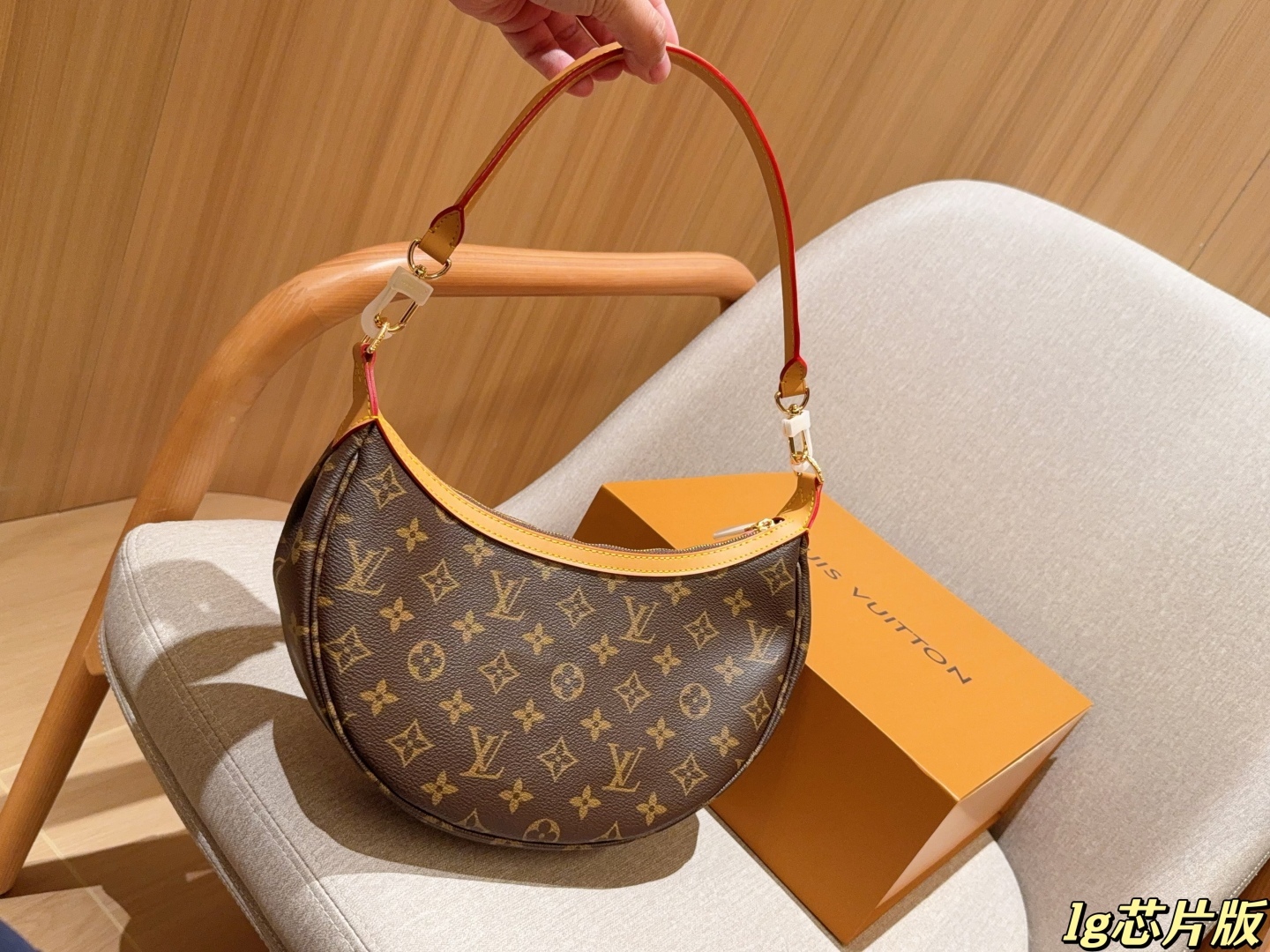 Louis new arrival looping hobo bag size: 27*14*6 cm