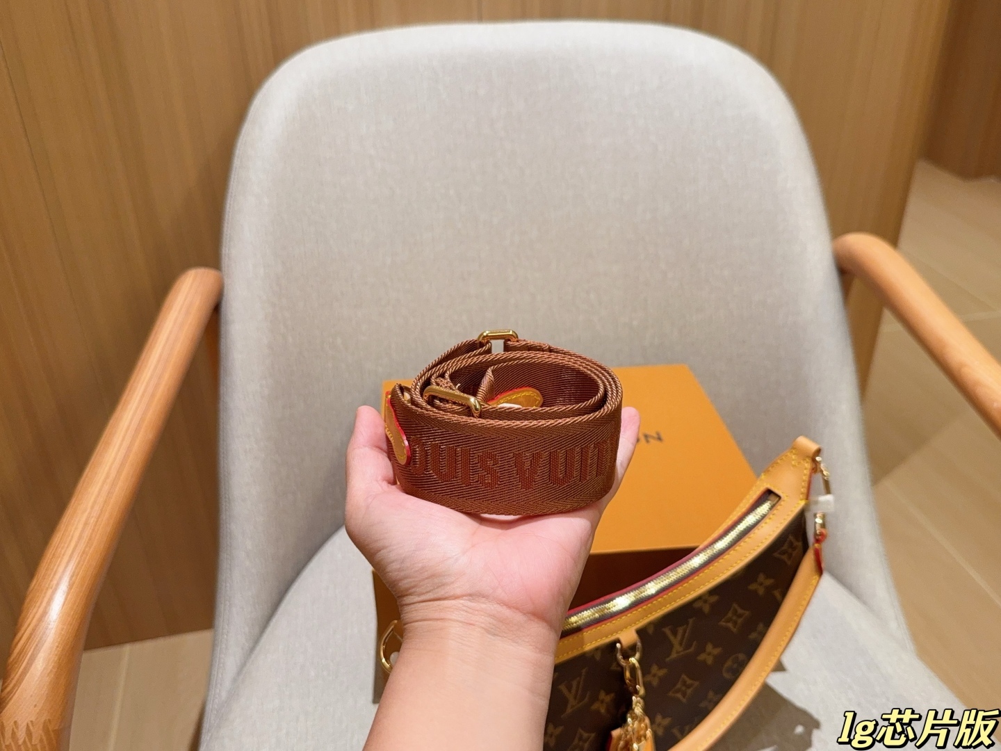 Louis new arrival looping hobo bag size: 27*14*6 cm