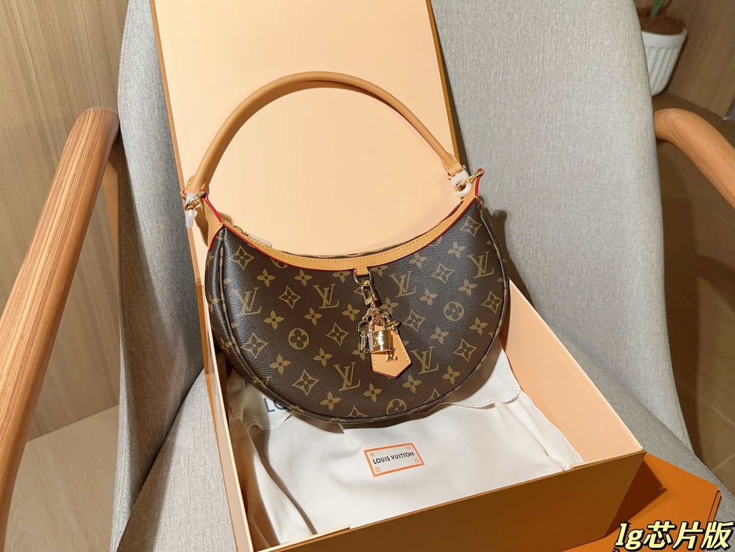 louis-new-arrival-looping-hobo-bag-size-27-14-6-cm-8403