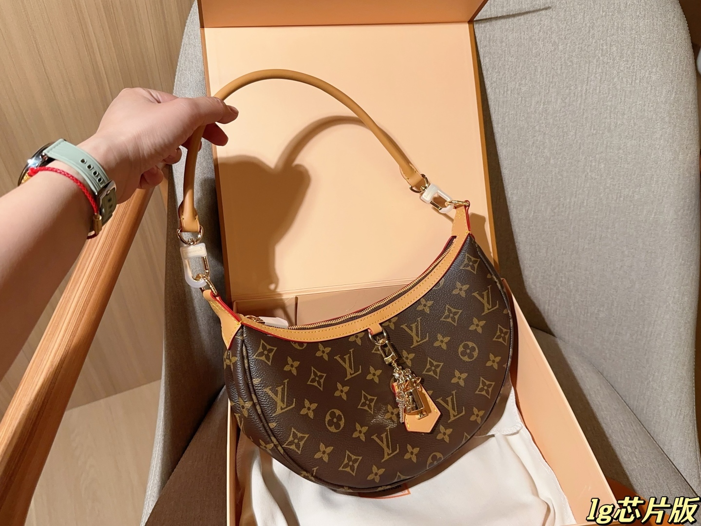 Louis new arrival looping hobo bag size: 27*14*6 cm