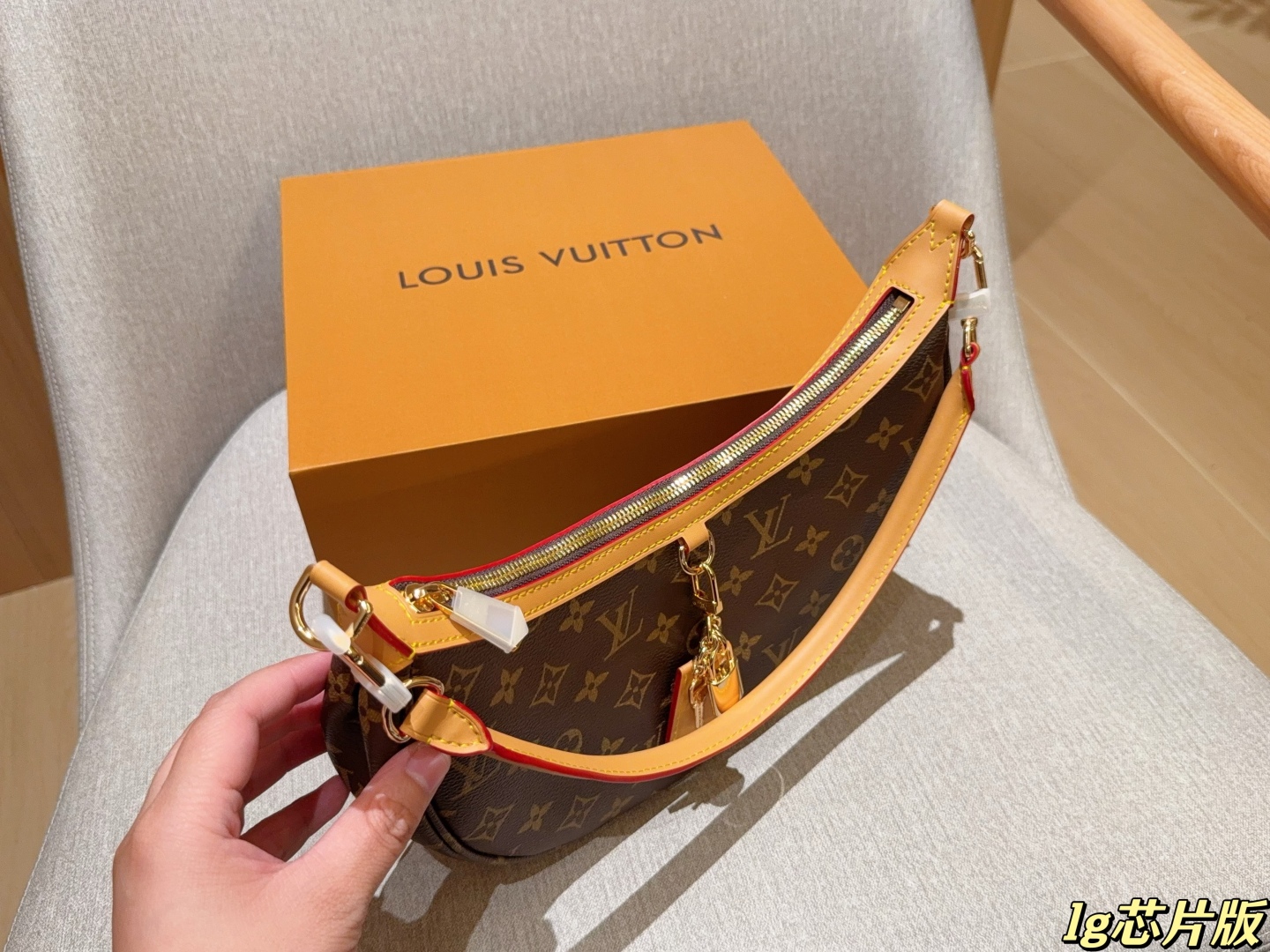 Louis new arrival looping hobo bag size: 27*14*6 cm